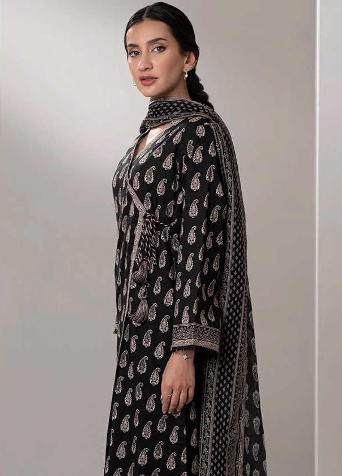 Monochrome By Zellbury Printed Lawn 2 Piece Unstitched Suit WUS25X20624 Monochrome By Zellbury Printed Lawn 2 Piece Unstitched Suit WUS25X20624