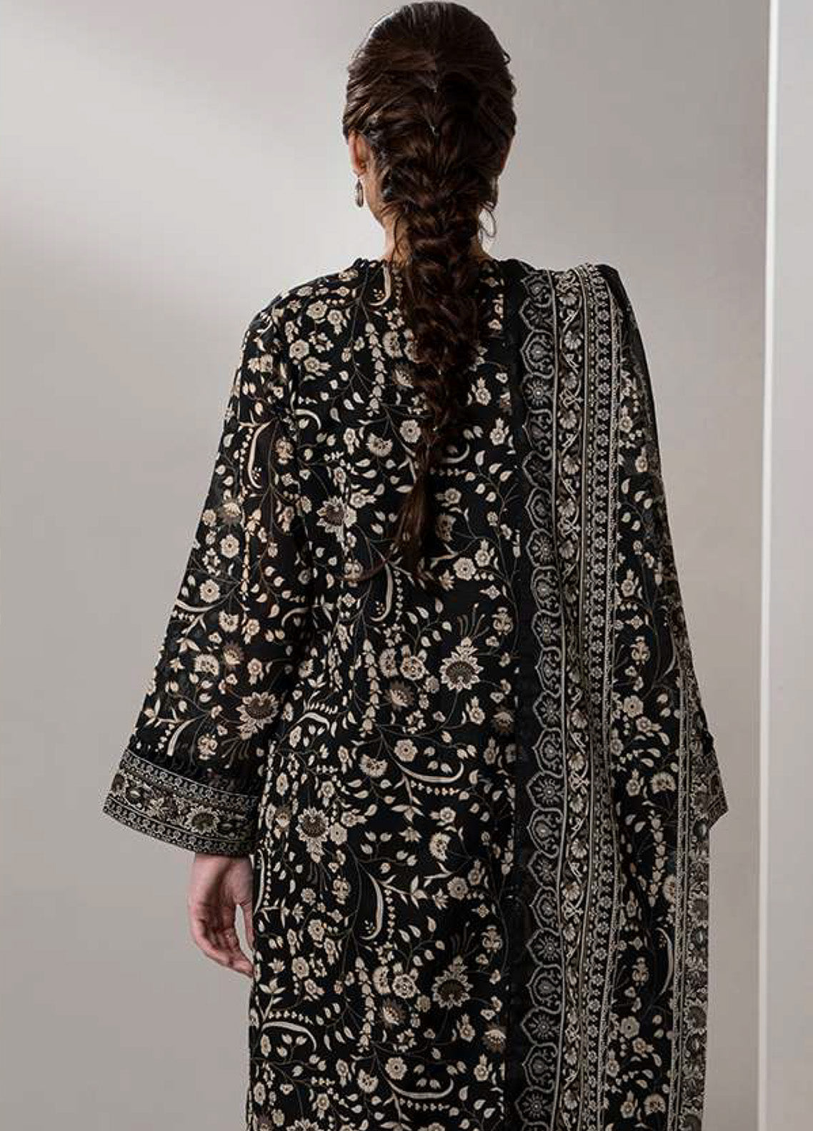 Monochrome By Zellbury Printed Lawn 2 Piece Unstitched Suit WUS25X20626 Monochrome By Zellbury Printed Lawn 2 Piece Unstitched Suit WUS25X20626
