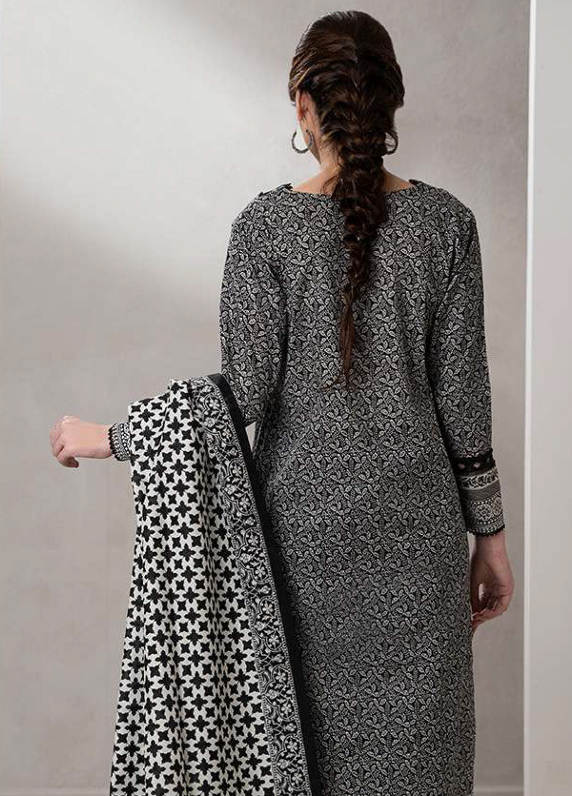 Monochrome By Zellbury Printed Lawn 3 Piece Unstitched Suit WUS25X30451 Monochrome By Zellbury Printed Lawn 3 Piece Unstitched Suit WUS25X30451