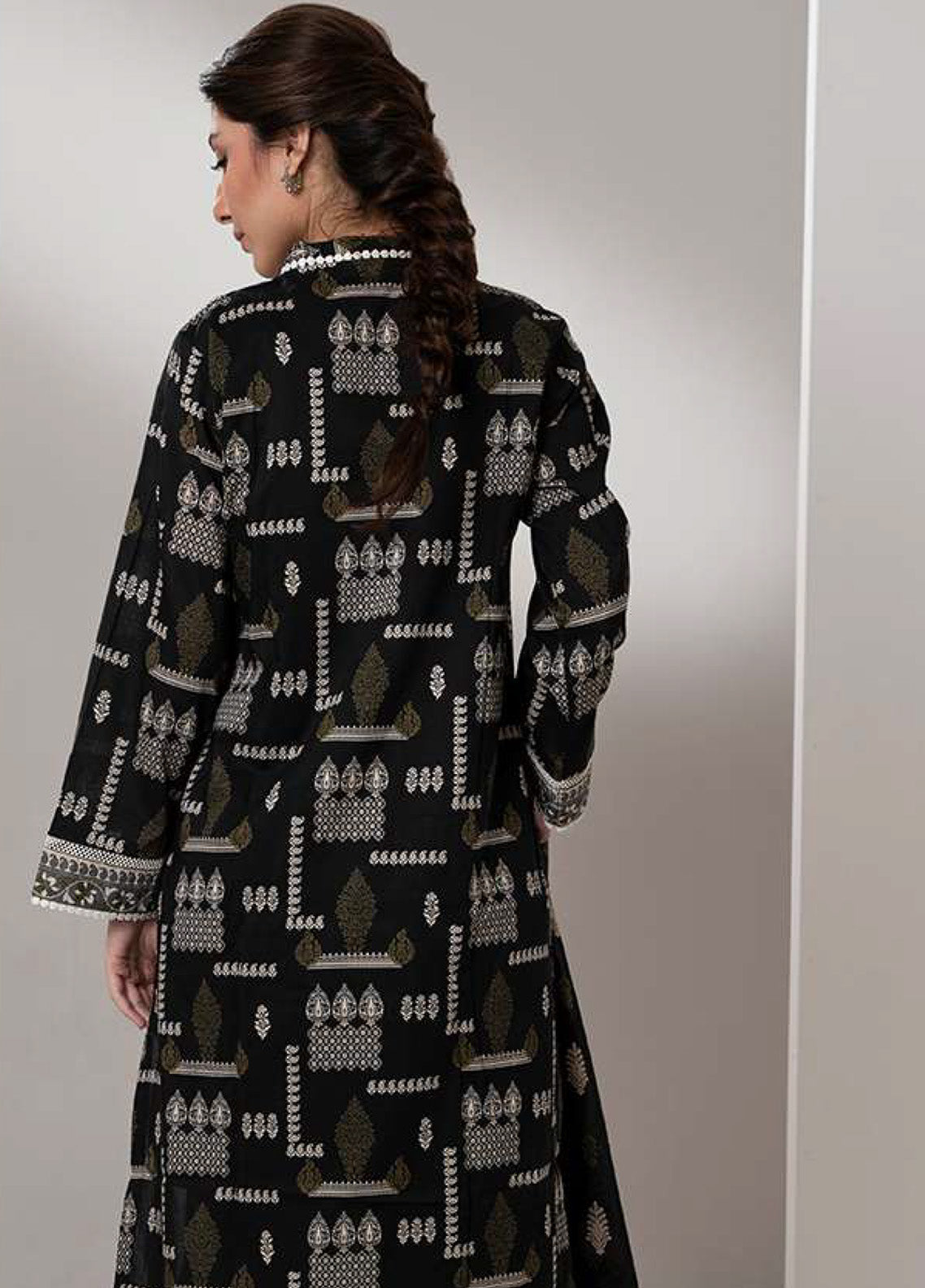Monochrome By Zellbury Printed Lawn 3 Piece Unstitched Suit WUS25X30570 Monochrome By Zellbury Printed Lawn 3 Piece Unstitched Suit WUS25X30570