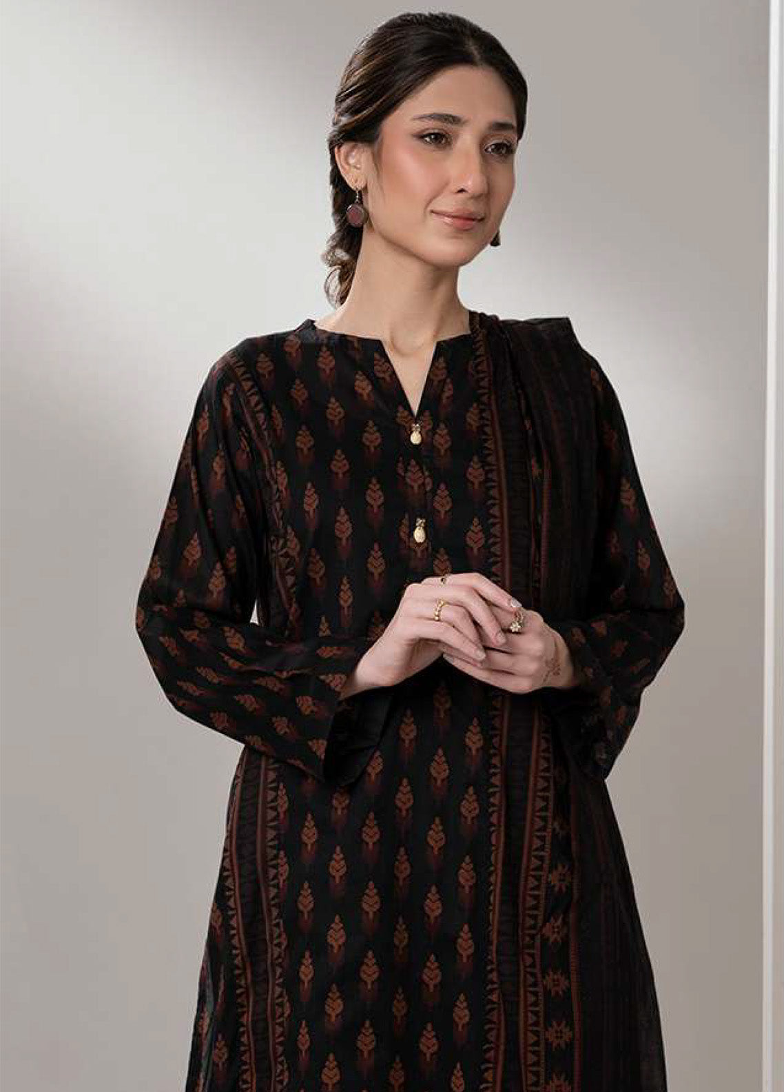 Monochrome By Zellbury Printed Lawn 3 Piece Unstitched Suit WUS25X30578 Monochrome By Zellbury Printed Lawn 3 Piece Unstitched Suit WUS25X30578
