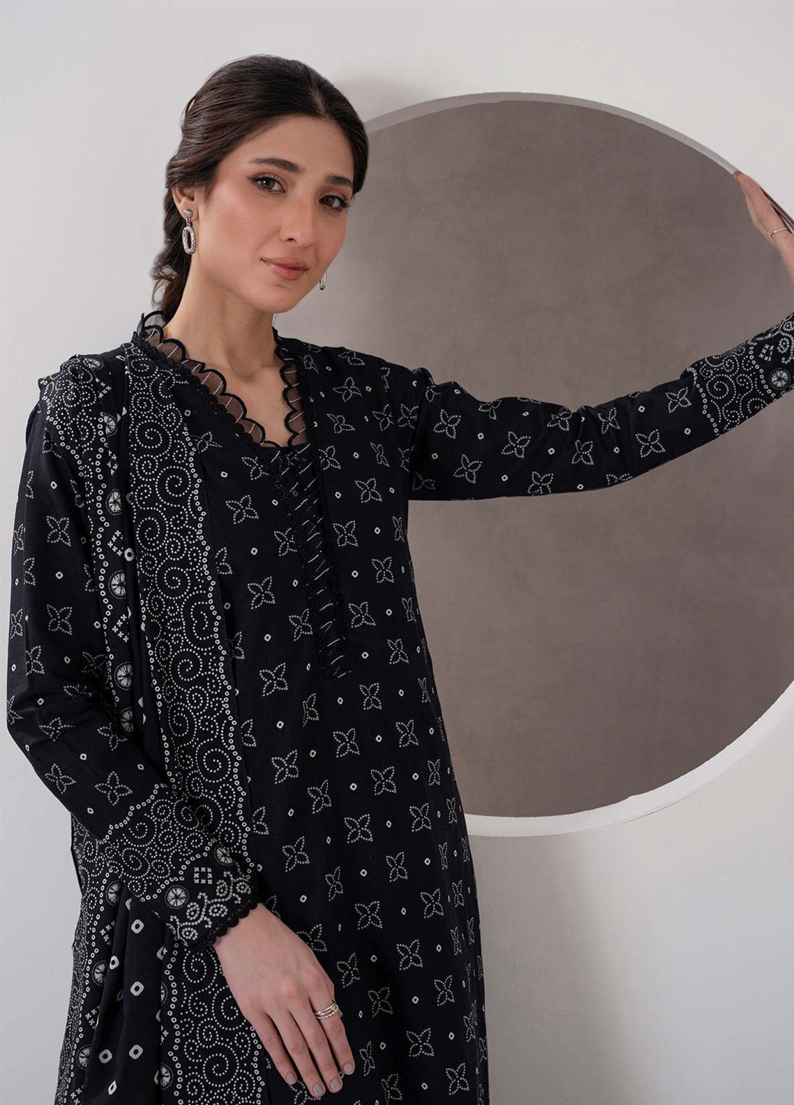 Monochrome By Zellbury Printed Lawn 3 Piece Unstitched Suit WUS25X30591 Monochrome By Zellbury Printed Lawn 3 Piece Unstitched Suit WUS25X30591