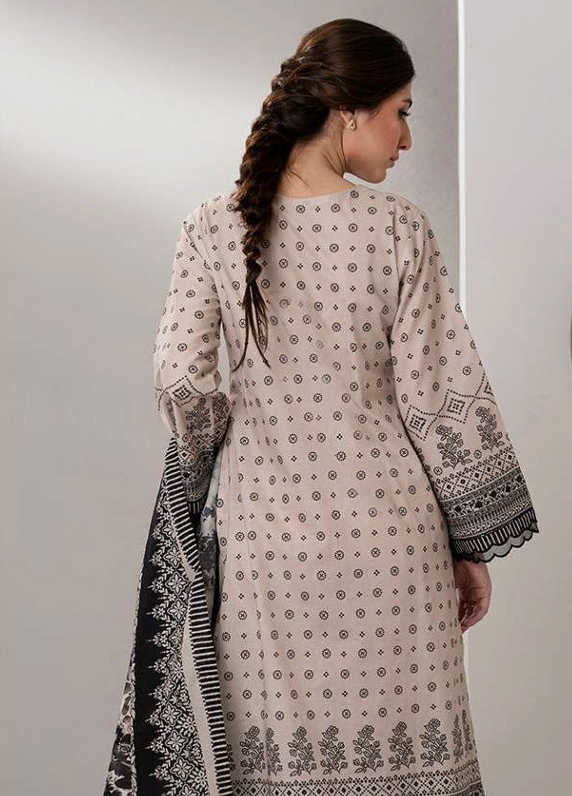 Monochrome By Zellbury Printed Lawn 3 Piece Unstitched Suit WUS25X30649 Monochrome By Zellbury Printed Lawn 3 Piece Unstitched Suit WUS25X30649