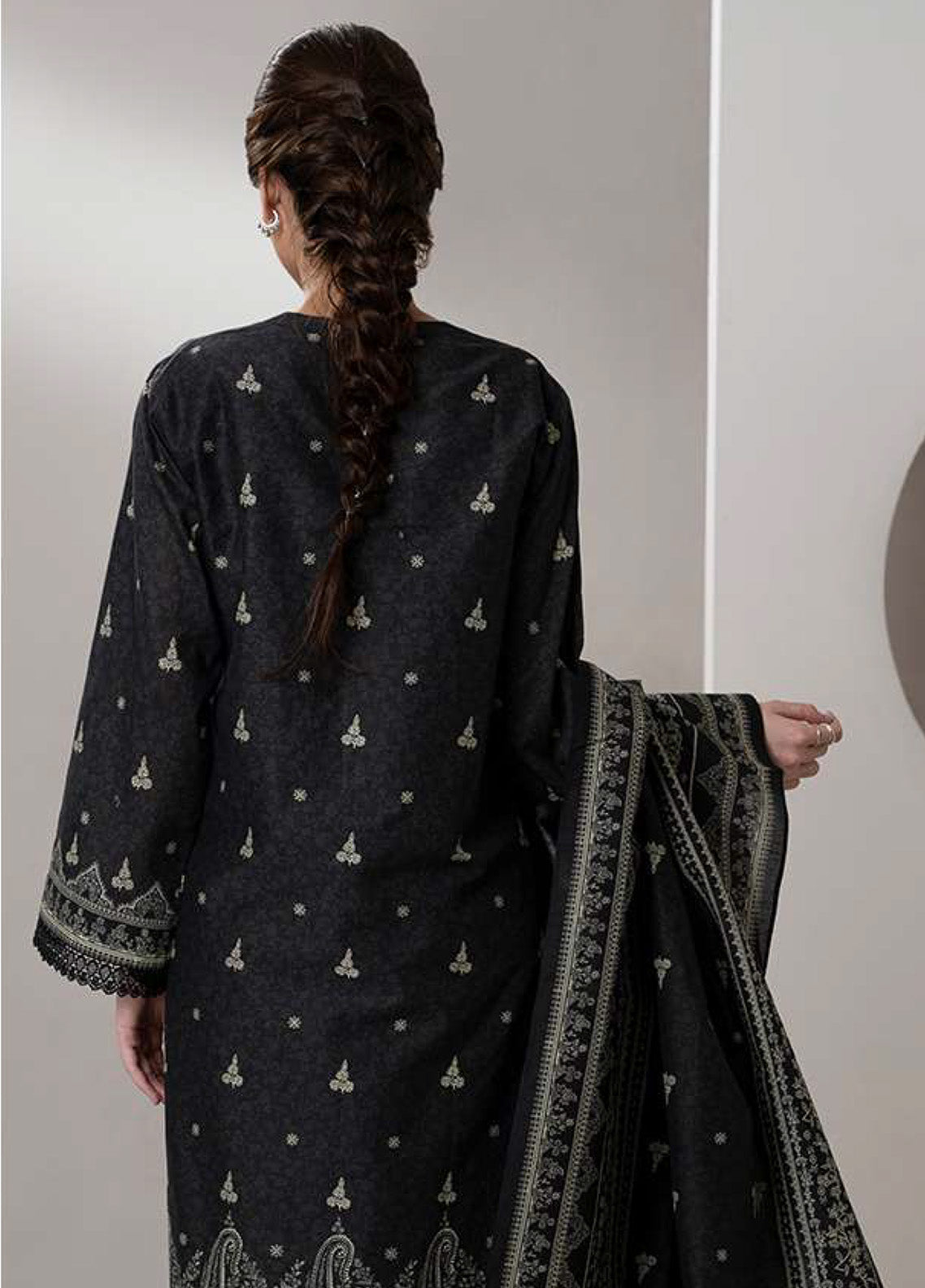 Monochrome By Zellbury Printed Lawn 3 Piece Unstitched Suit WUS25X30654 Monochrome By Zellbury Printed Lawn 3 Piece Unstitched Suit WUS25X30654