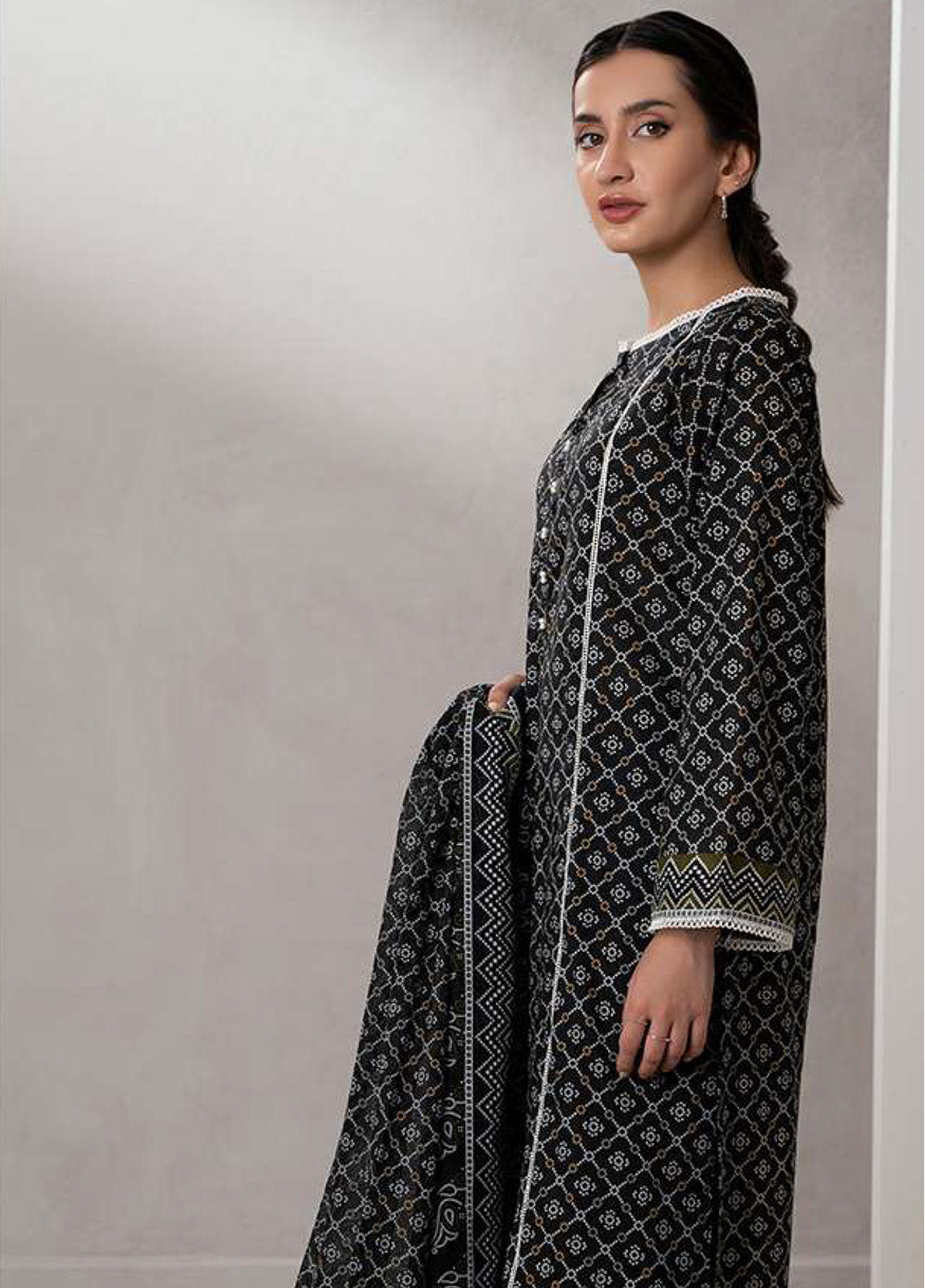 Monochrome By Zellbury Printed Lawn 3 Piece Unstitched Suit WUS25X30658 Monochrome By Zellbury Printed Lawn 3 Piece Unstitched Suit WUS25X30658