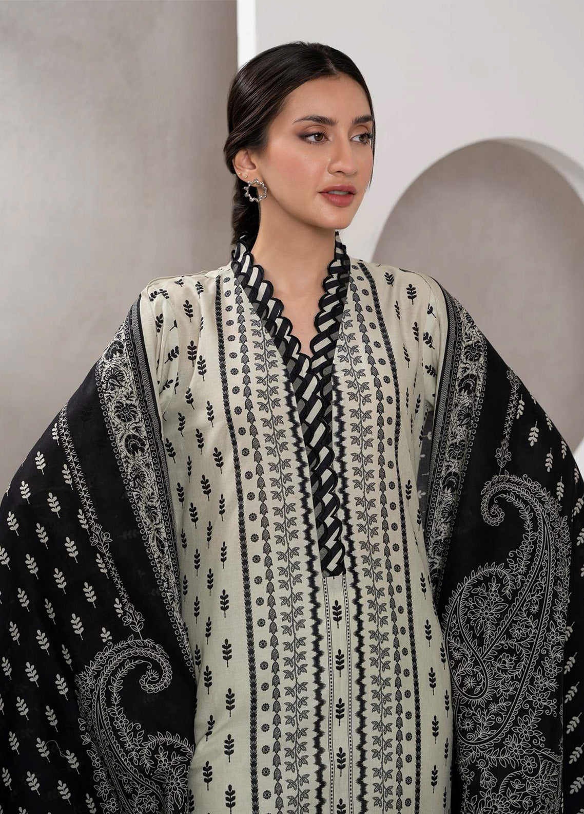 Monochrome By Zellbury Printed Lawn 3 Piece Unstitched Suit WUS25X30669 Monochrome By Zellbury Printed Lawn 3 Piece Unstitched Suit WUS25X30669