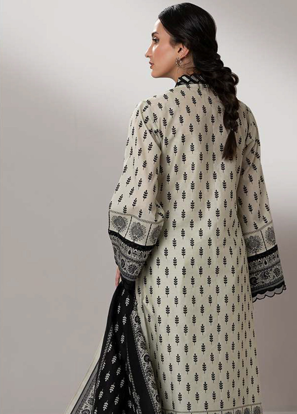 Monochrome By Zellbury Printed Lawn 3 Piece Unstitched Suit WUS25X30669 Monochrome By Zellbury Printed Lawn 3 Piece Unstitched Suit WUS25X30669