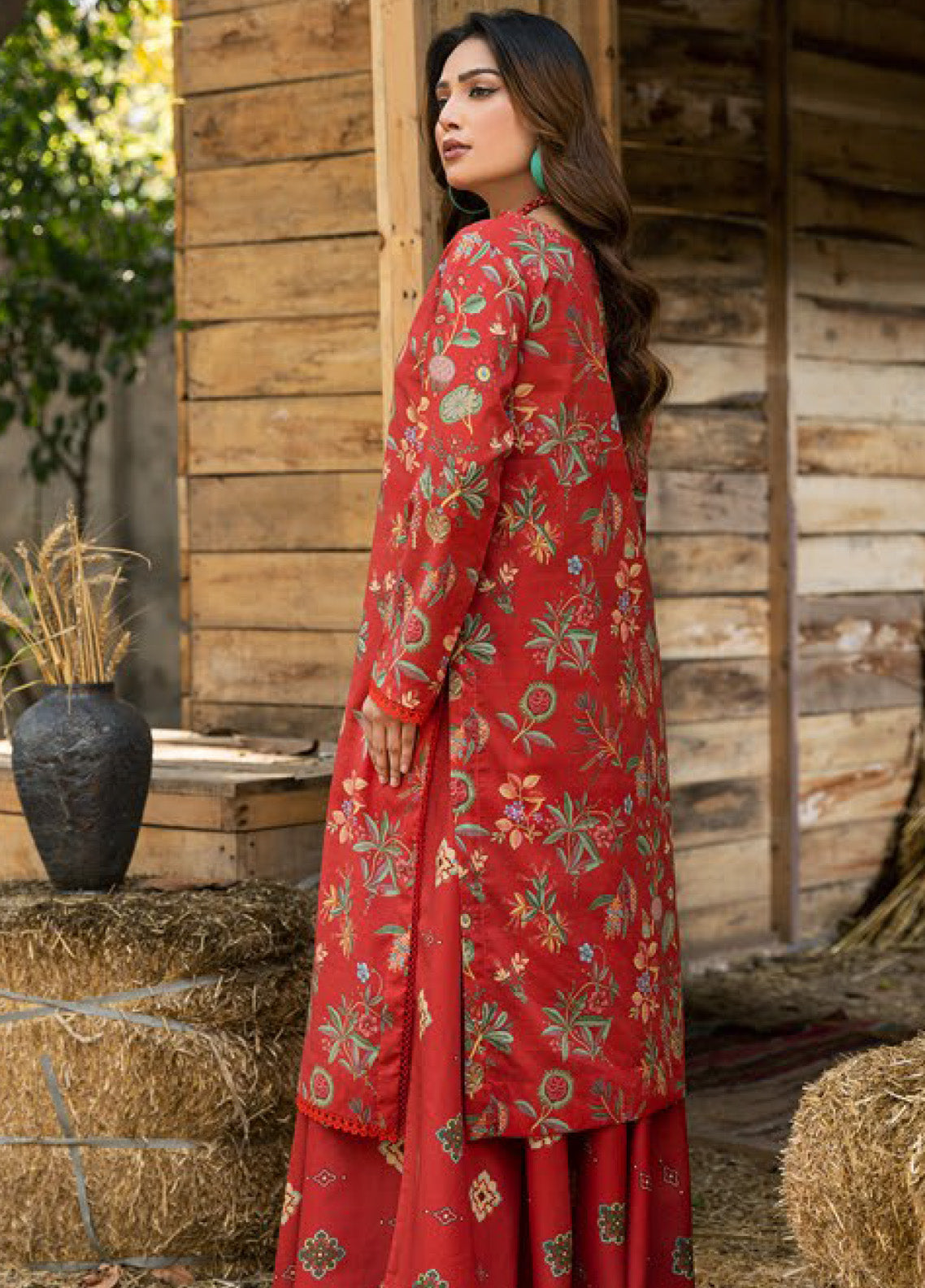 Motifz Classics Printed Lawn 2 Piece Unstitched Suit MT25C2P D-02 Motifz Classics Printed Lawn 2 Piece Unstitched Suit MT25C2P D-02