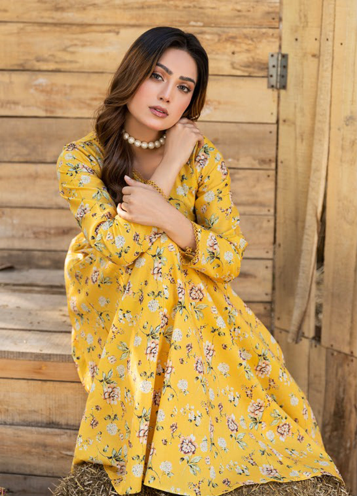 Motifz Classics Printed Lawn 2 Piece Unstitched Suit MT25C2P D-04 Motifz Classics Printed Lawn 2 Piece Unstitched Suit MT25C2P D-04