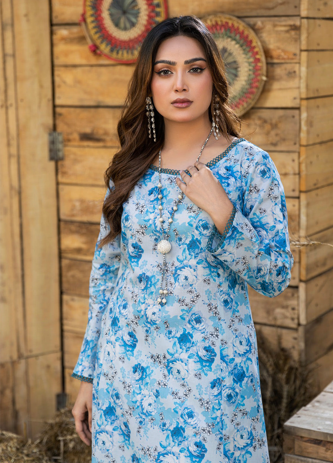 Motifz Classics Printed Lawn 2 Piece Unstitched Suit MT25C2P D-05 Motifz Classics Printed Lawn 2 Piece Unstitched Suit MT25C2P D-05