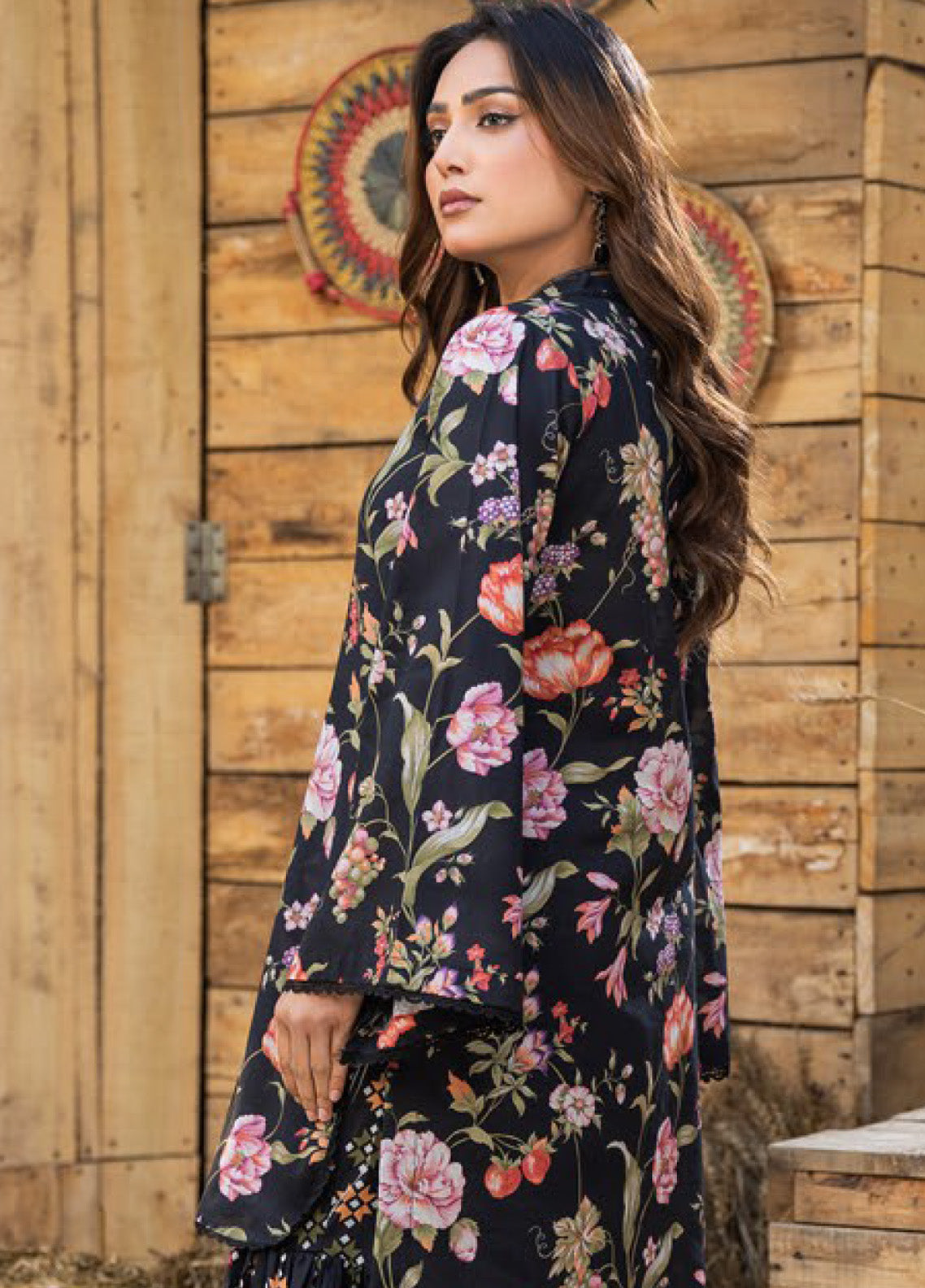 Motifz Classics Printed Lawn 2 Piece Unstitched Suit MT25C2P D-06 Motifz Classics Printed Lawn 2 Piece Unstitched Suit MT25C2P D-06