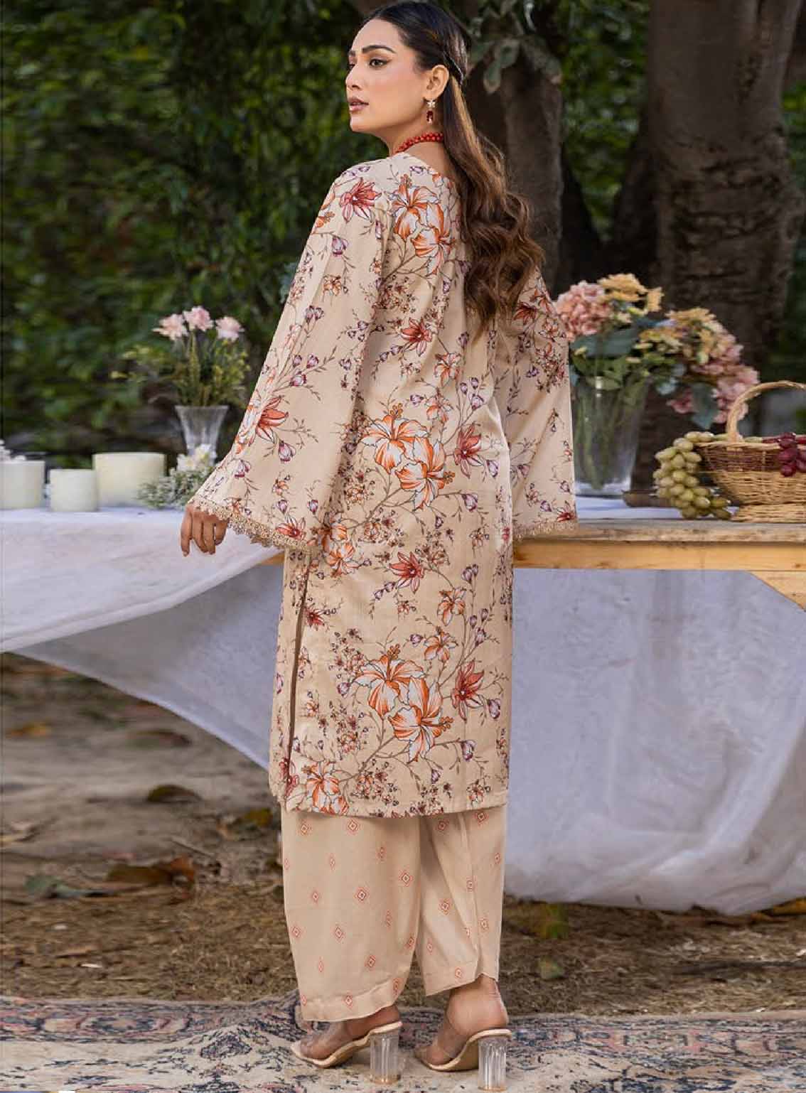 Motifz Classics Printed Lawn 2 Piece Unstitched Suit MT25C2P D-09 Motifz Classics Printed Lawn 2 Piece Unstitched Suit MT25C2P D-09