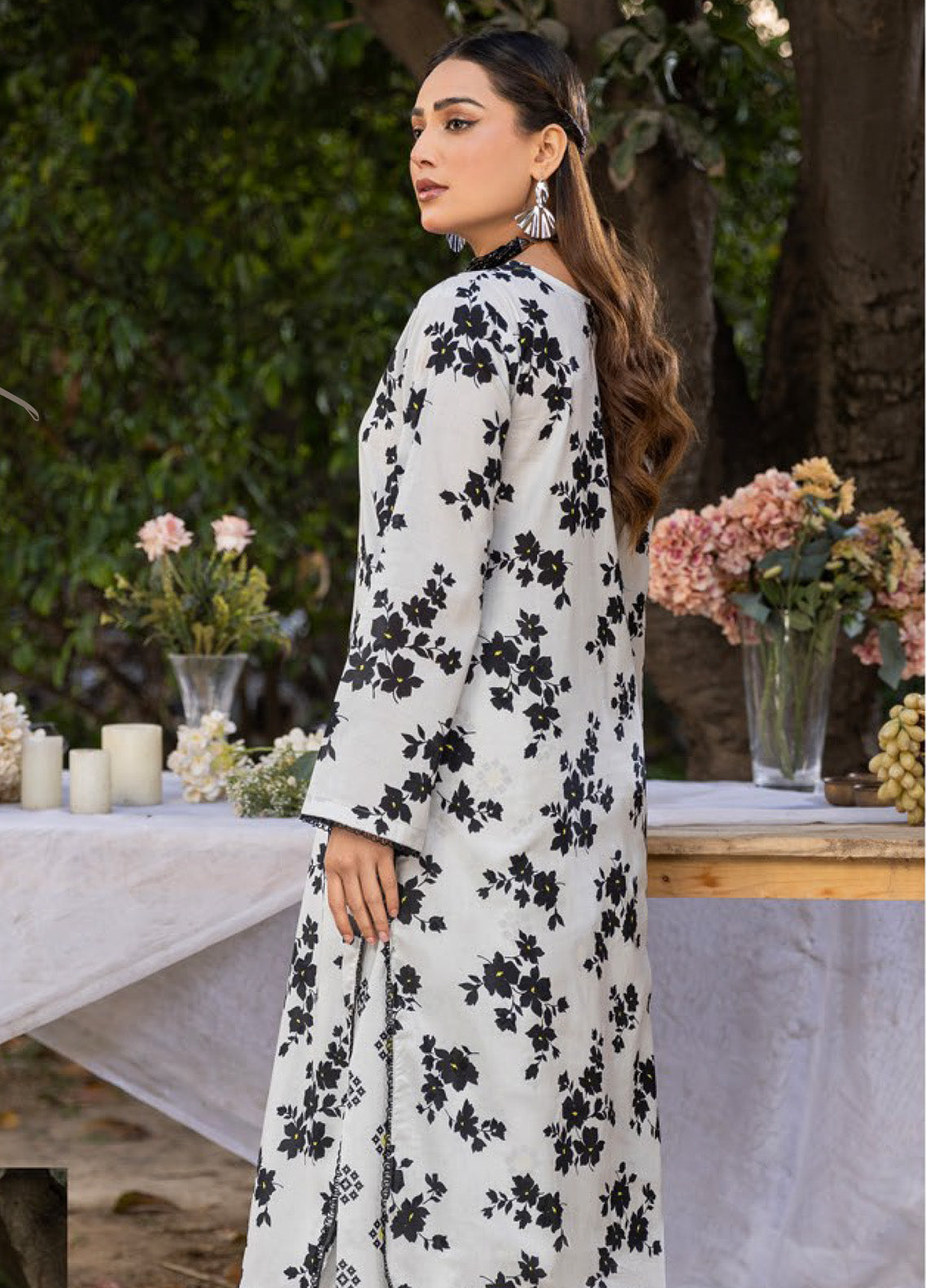 Motifz Classics Printed Lawn 2 Piece Unstitched Suit MT25C2P D-10 Motifz Classics Printed Lawn 2 Piece Unstitched Suit MT25C2P D-10