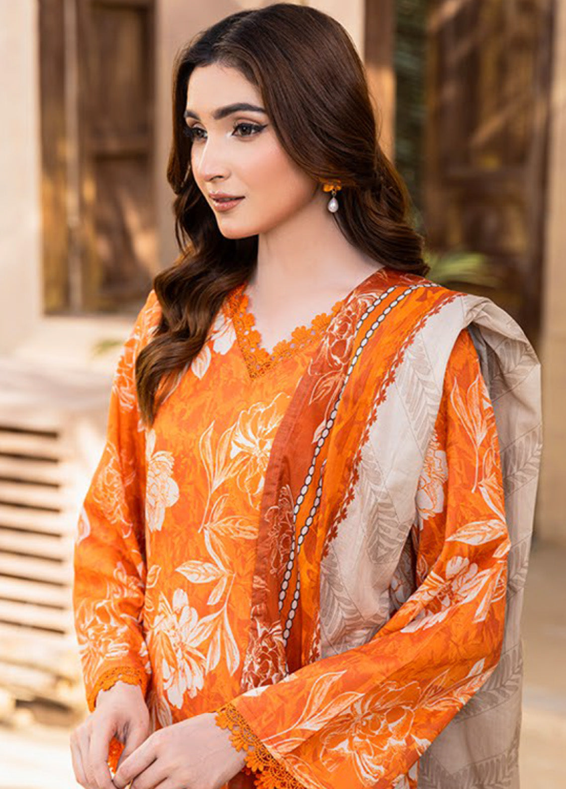 Motifz Classics Printed Lawn 3 Piece Unstitched Suit MT25CV2 D-04 Motifz Classics Printed Lawn 3 Piece Unstitched Suit MT25CV2 D-04