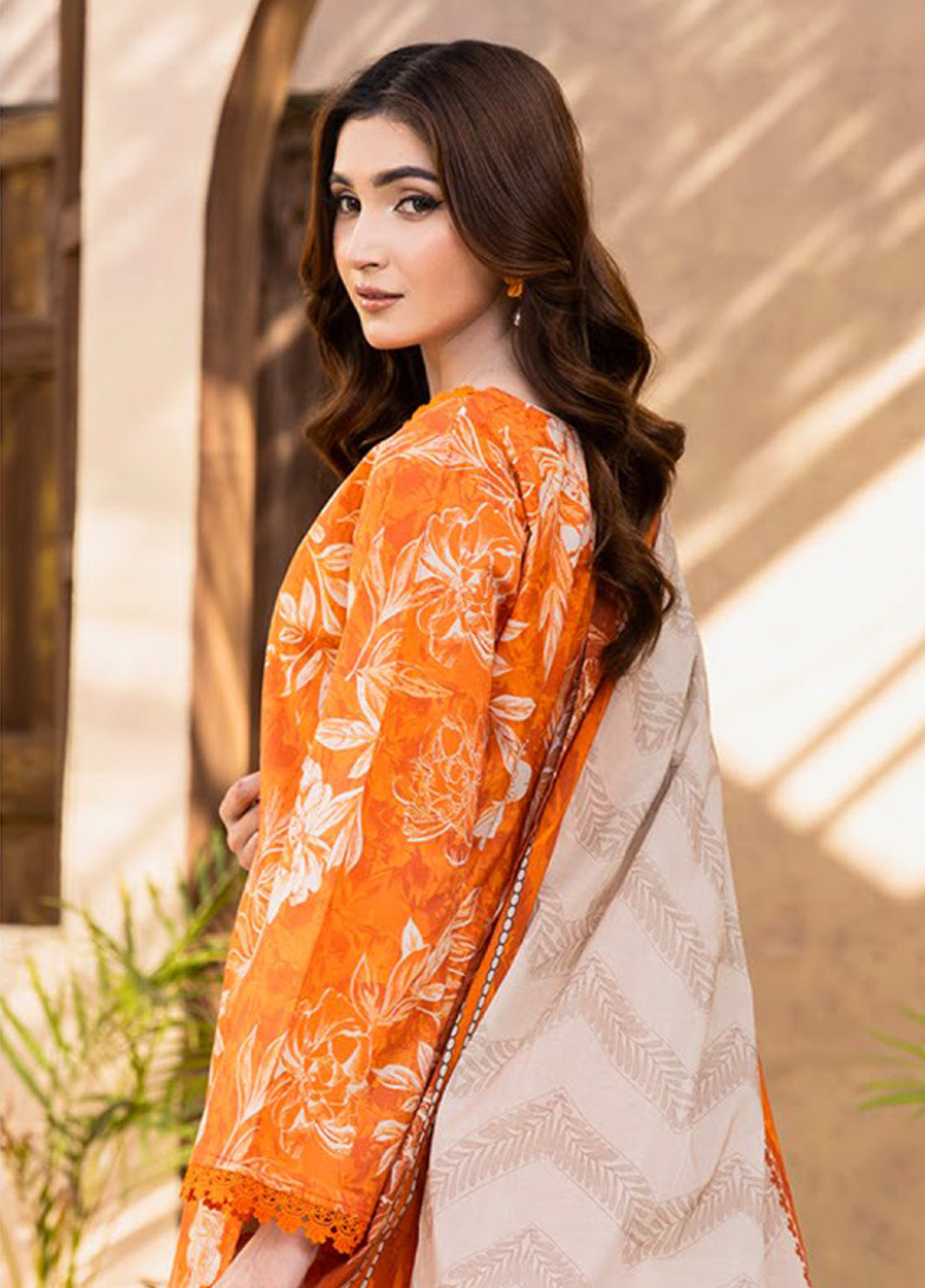 Motifz Classics Printed Lawn 3 Piece Unstitched Suit MT25CV2 D-04 Motifz Classics Printed Lawn 3 Piece Unstitched Suit MT25CV2 D-04