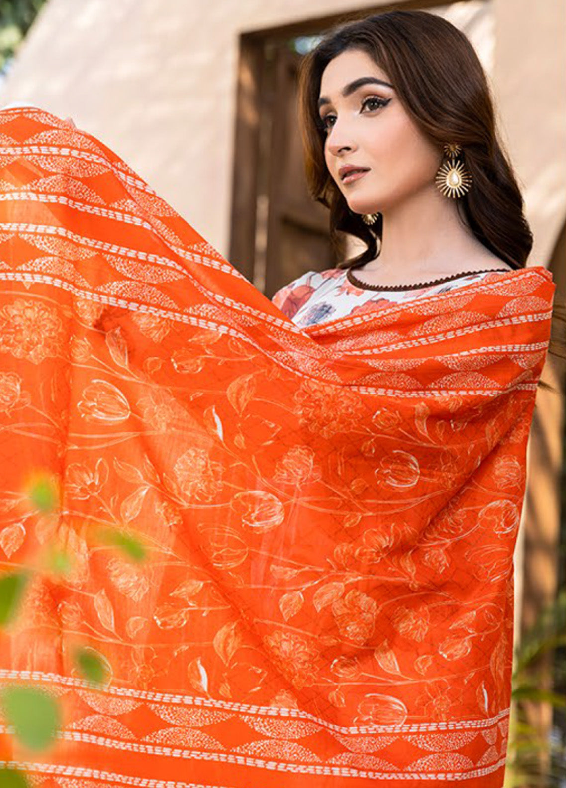 Motifz Classics Printed Lawn 3 Piece Unstitched Suit MT25CV2 D-06 Motifz Classics Printed Lawn 3 Piece Unstitched Suit MT25CV2 D-06