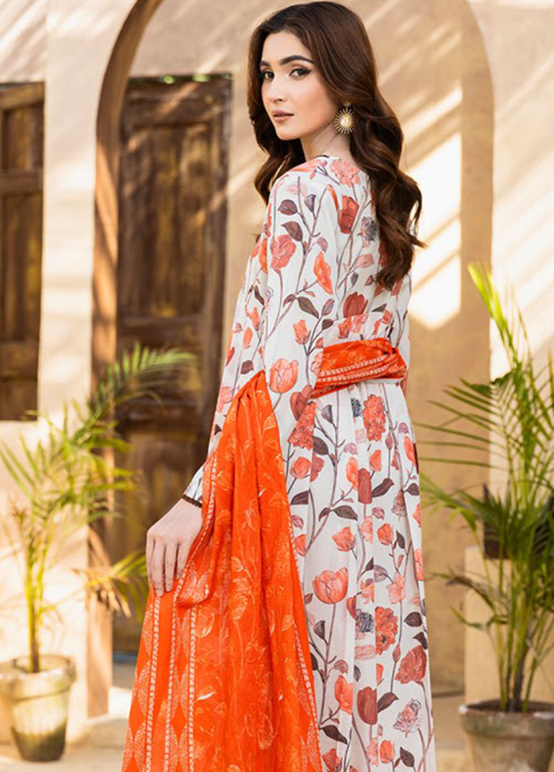 Motifz Classics Printed Lawn 3 Piece Unstitched Suit MT25CV2 D-06 Motifz Classics Printed Lawn 3 Piece Unstitched Suit MT25CV2 D-06