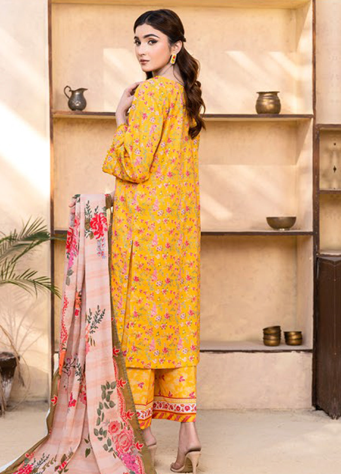 Motifz Classics Printed Lawn 3 Piece Unstitched Suit MT25CV2 D-07 Motifz Classics Printed Lawn 3 Piece Unstitched Suit MT25CV2 D-07