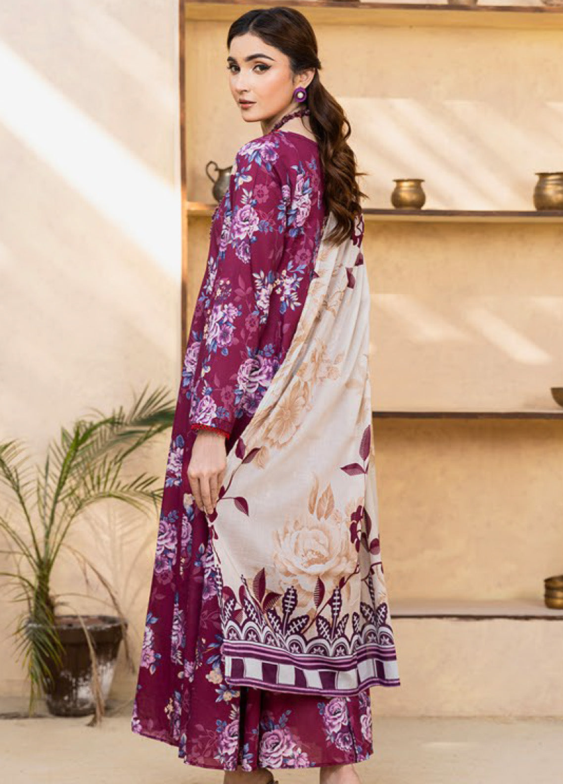Motifz Classics Printed Lawn 3 Piece Unstitched Suit MT25CV2 D-08 Motifz Classics Printed Lawn 3 Piece Unstitched Suit MT25CV2 D-08