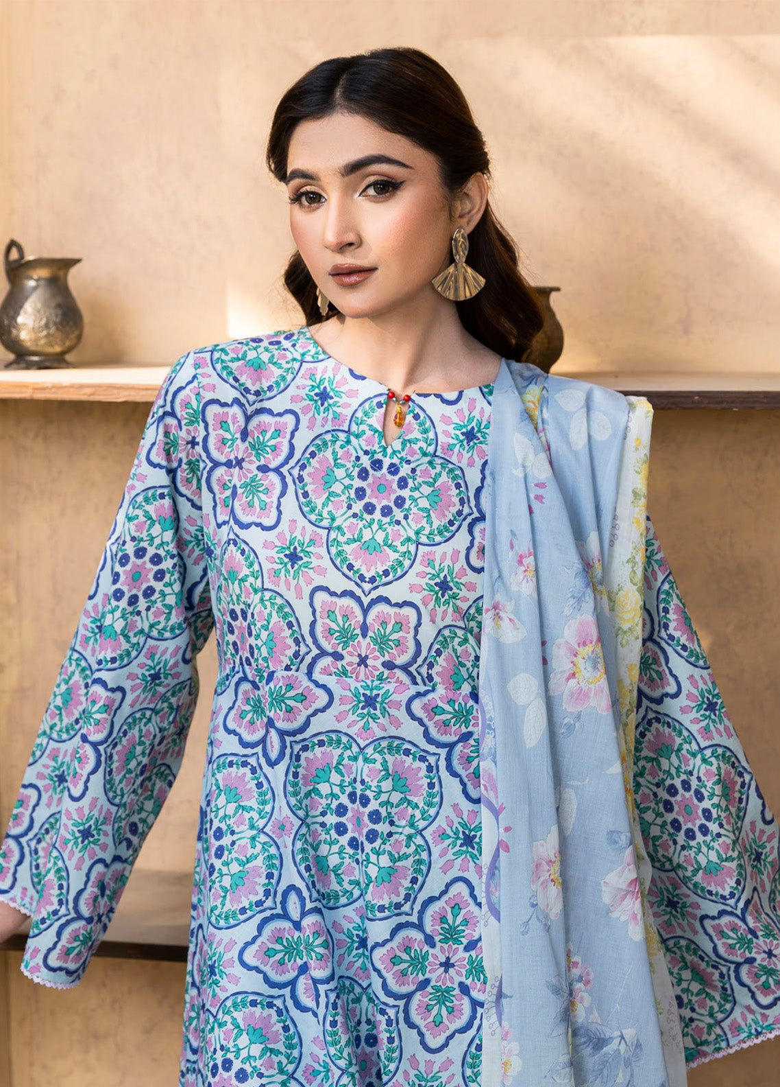 Motifz Classics Printed Lawn 3 Piece Unstitched Suit MT25CV2 D-09 Motifz Classics Printed Lawn 3 Piece Unstitched Suit MT25CV2 D-09