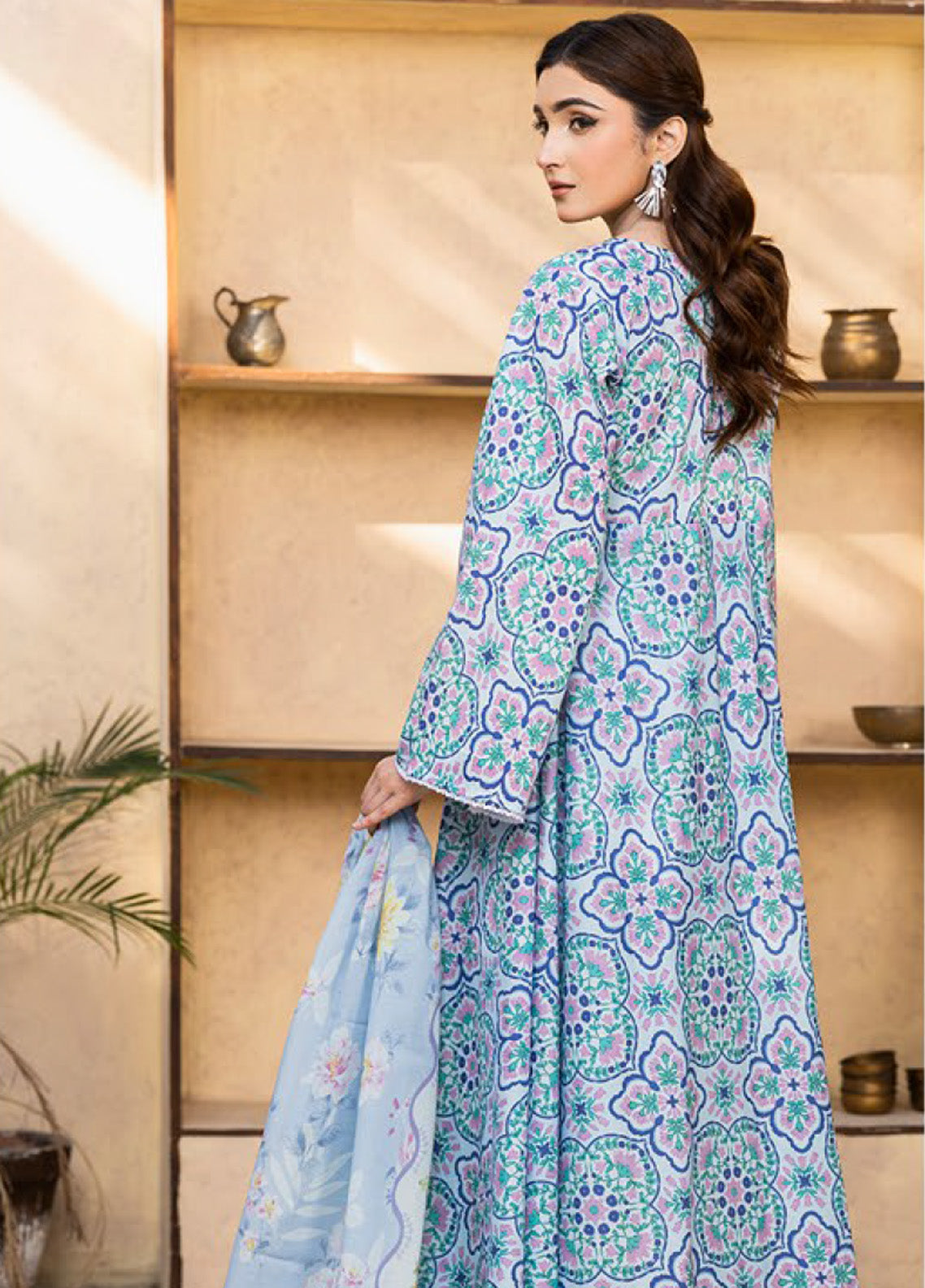 Motifz Classics Printed Lawn 3 Piece Unstitched Suit MT25CV2 D-09 Motifz Classics Printed Lawn 3 Piece Unstitched Suit MT25CV2 D-09