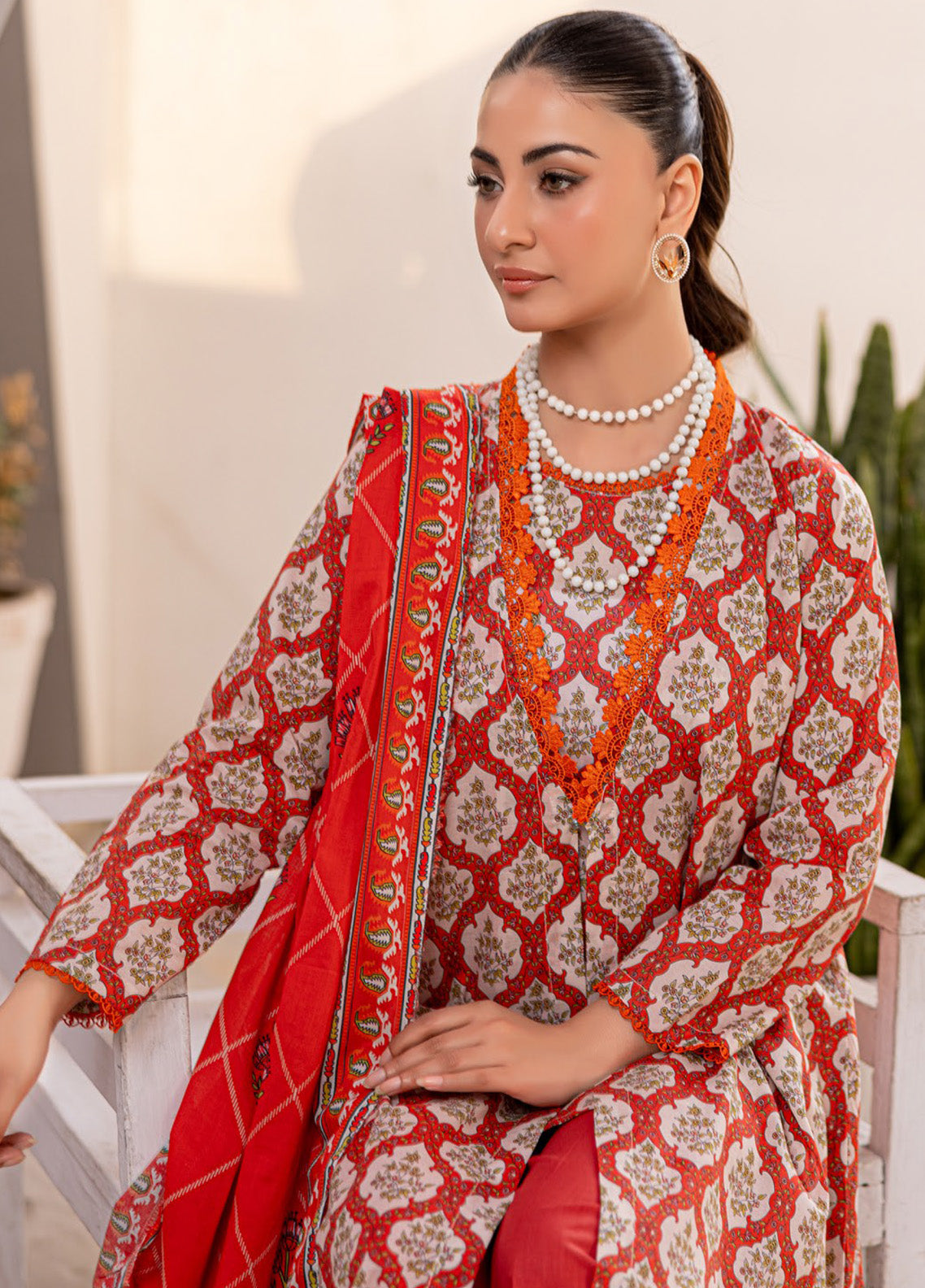 Motifz Classics Printed Lawn 3 Piece Unstitched Suit MT25CV3 D-01 Motifz Classics Printed Lawn 3 Piece Unstitched Suit MT25CV3 D-01