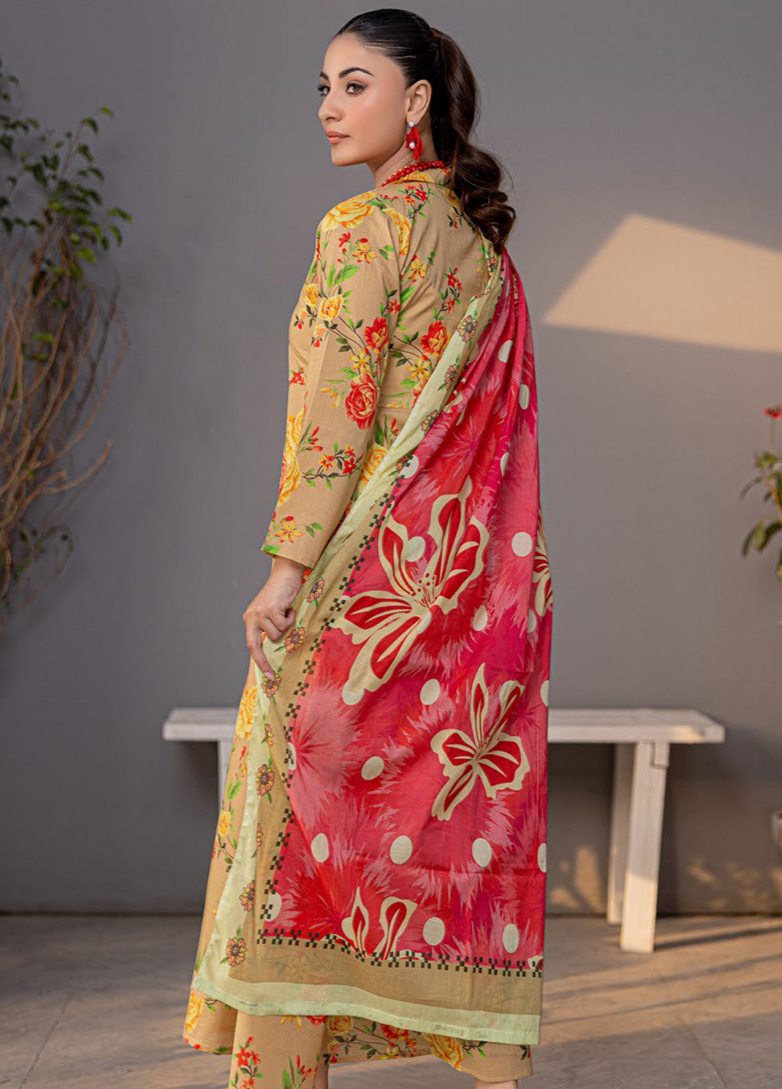 Motifz Classics Printed Lawn 3 Piece Unstitched Suit MT25CV3 D-03 Motifz Classics Printed Lawn 3 Piece Unstitched Suit MT25CV3 D-03