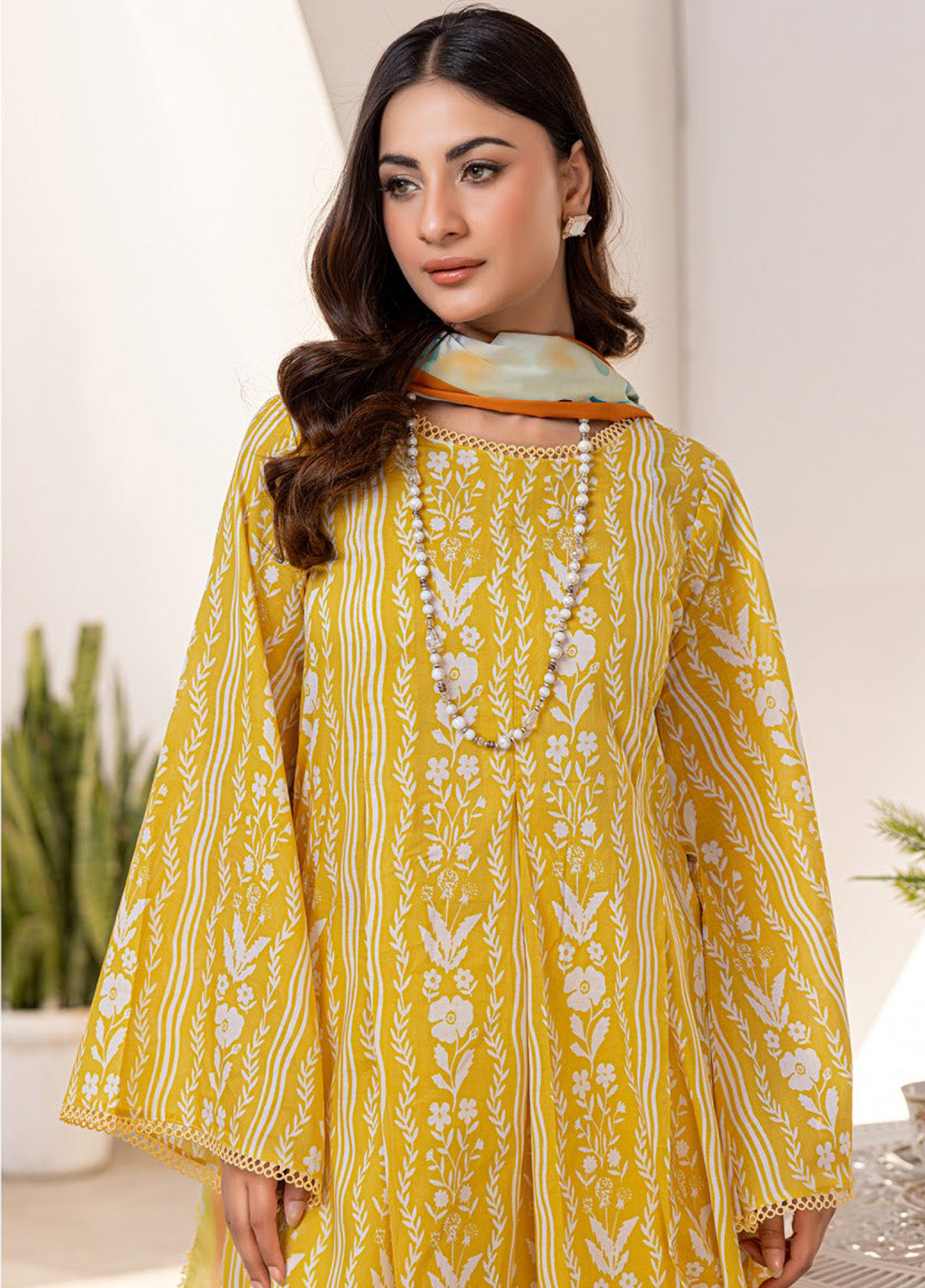 Motifz Classics Printed Lawn 3 Piece Unstitched Suit MT25CV3 D-06 Motifz Classics Printed Lawn 3 Piece Unstitched Suit MT25CV3 D-06