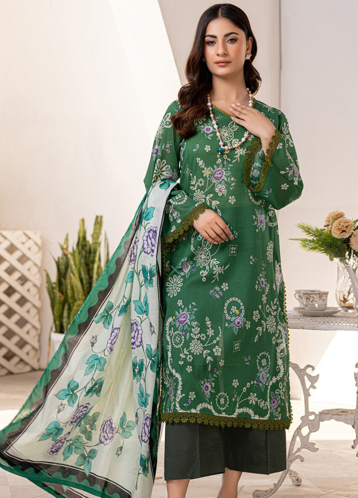 Motifz Classics Printed Lawn 3 Piece Unstitched Suit MT25CV3 D-07 Motifz Classics Printed Lawn 3 Piece Unstitched Suit MT25CV3 D-07
