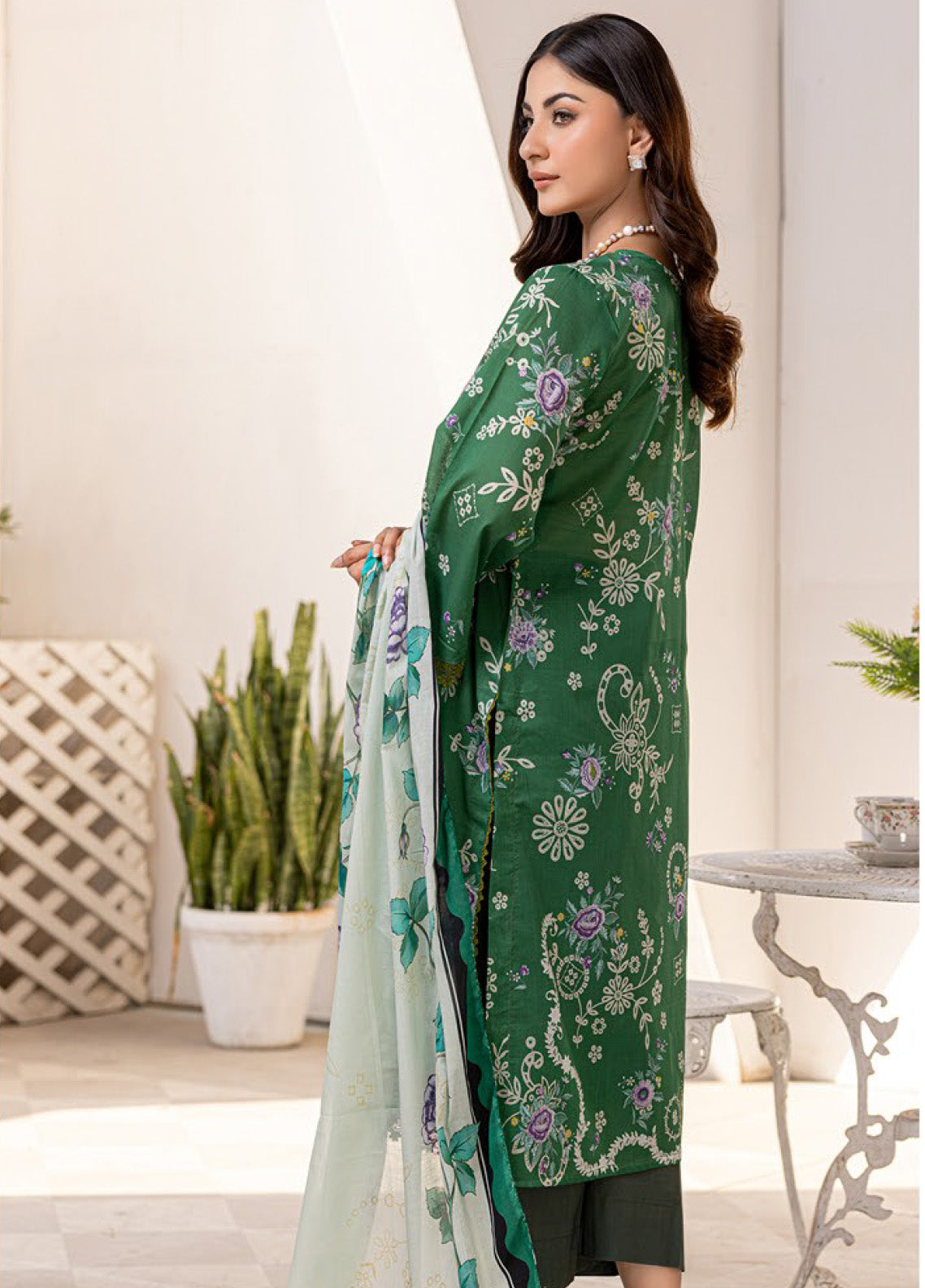 Motifz Classics Printed Lawn 3 Piece Unstitched Suit MT25CV3 D-07 Motifz Classics Printed Lawn 3 Piece Unstitched Suit MT25CV3 D-07