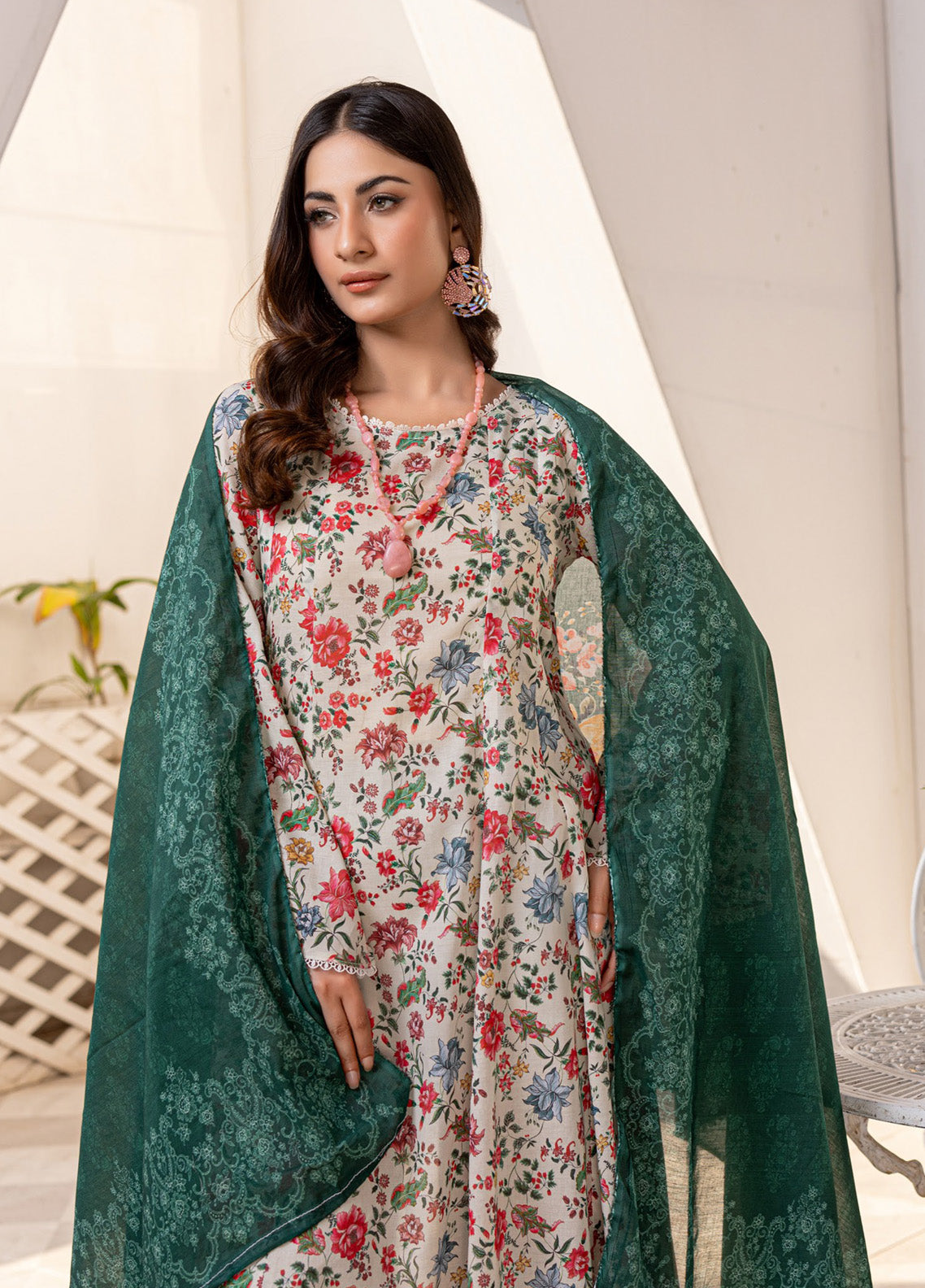 Motifz Classics Printed Lawn 3 Piece Unstitched Suit MT25CV3 D-08 Motifz Classics Printed Lawn 3 Piece Unstitched Suit MT25CV3 D-08