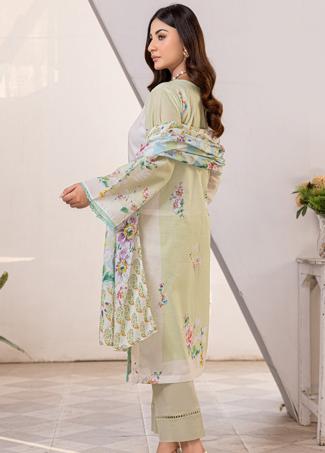 Motifz Classics Printed Lawn 3 Piece Unstitched Suit MT25CV3 D-10 Motifz Classics Printed Lawn 3 Piece Unstitched Suit MT25CV3 D-10