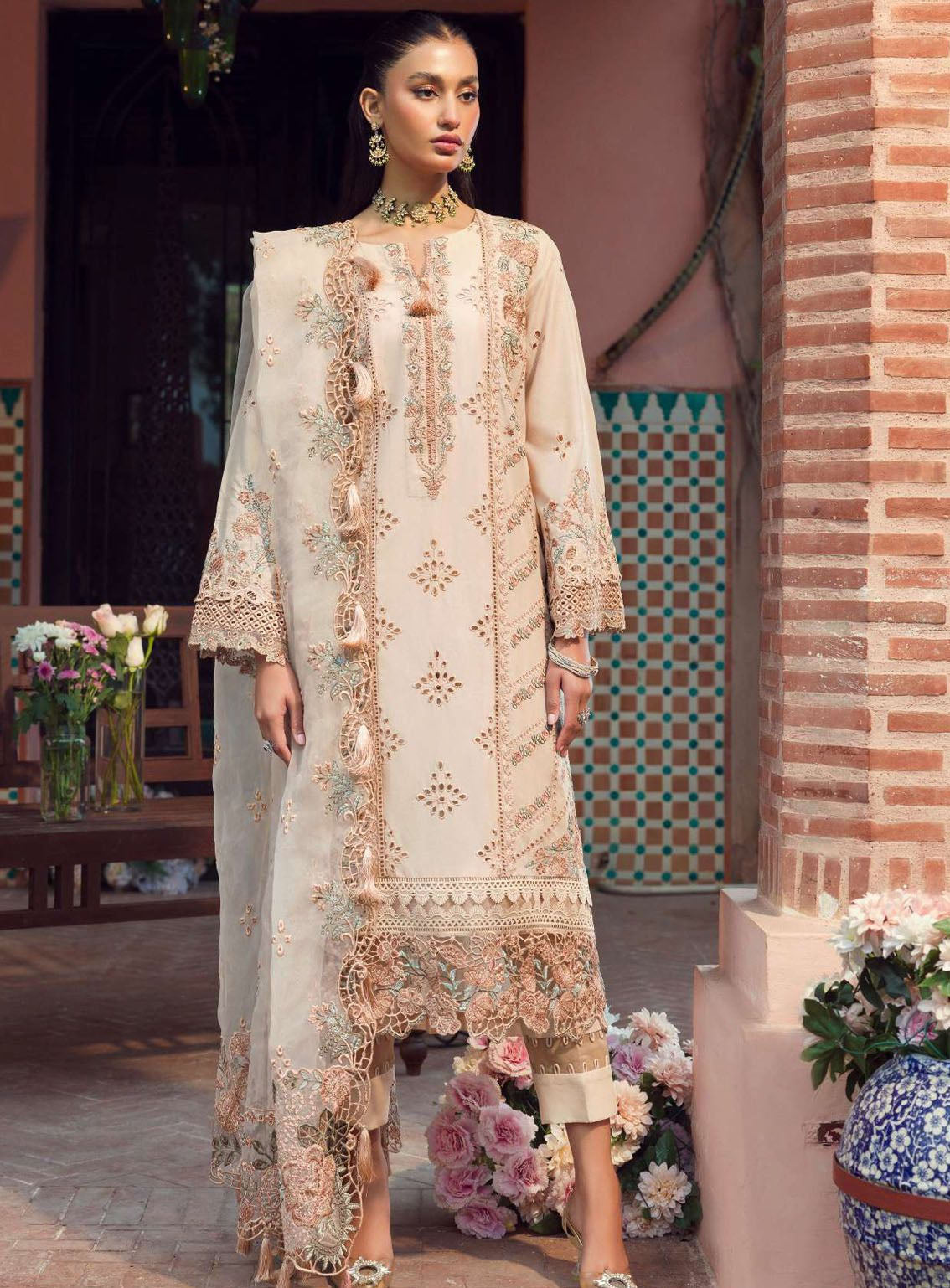 Motifz Premium Embroidered Lawn 3 Piece Unstitched Suit MT24PL MWU04426 JANNAT Motifz Premium Embroidered Lawn 3 Piece Unstitched Suit MT24PL MWU04426 JANNAT