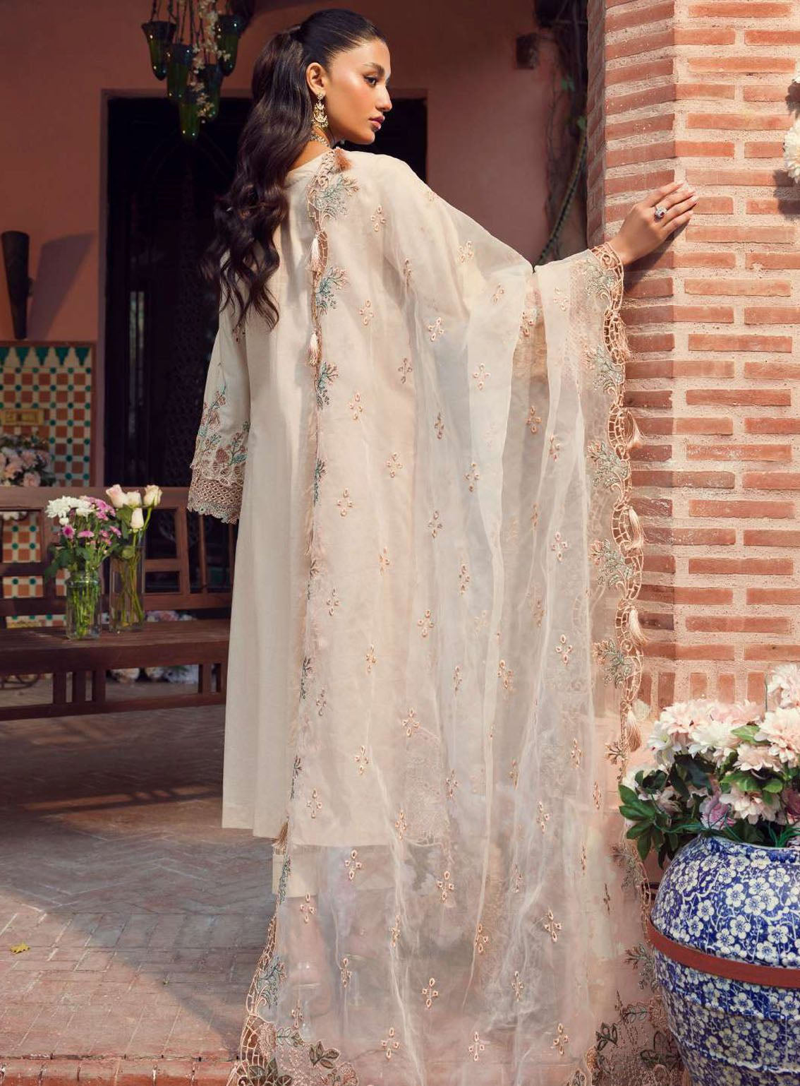 Motifz Premium Embroidered Lawn 3 Piece Unstitched Suit MT24PL MWU04426 JANNAT Motifz Premium Embroidered Lawn 3 Piece Unstitched Suit MT24PL MWU04426 JANNAT