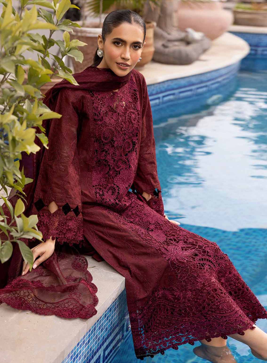 Motifz Premium Luxury Embroidered Lawn 3 Piece Unstitched Suit MT25PLELD2 D-5313 SABINE Motifz Premium Luxury Embroidered Lawn 3 Piece Unstitched Suit MT25PLELD2 D-5313 SABINE