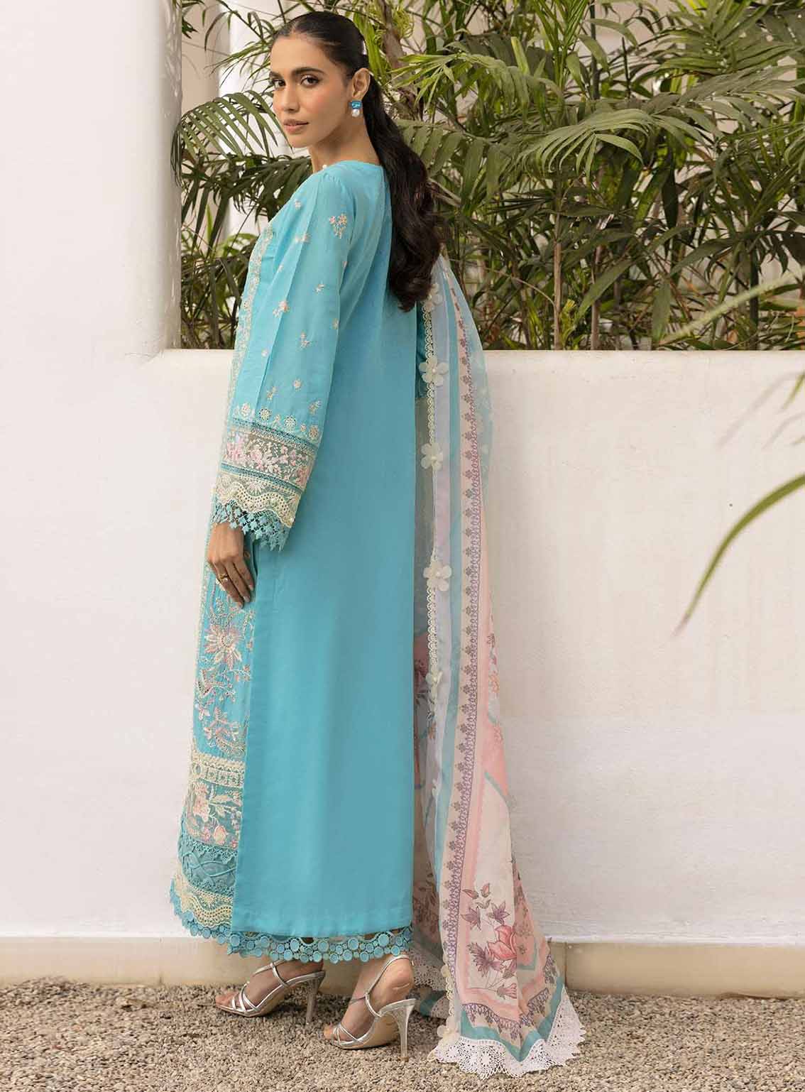 Motifz Premium Luxury Embroidered Lawn 3 Piece Unstitched Suit MT25PLELD2 D-5317 SERA PHINE Motifz Premium Luxury Embroidered Lawn 3 Piece Unstitched Suit MT25PLELD2 D-5317 SERA PHINE