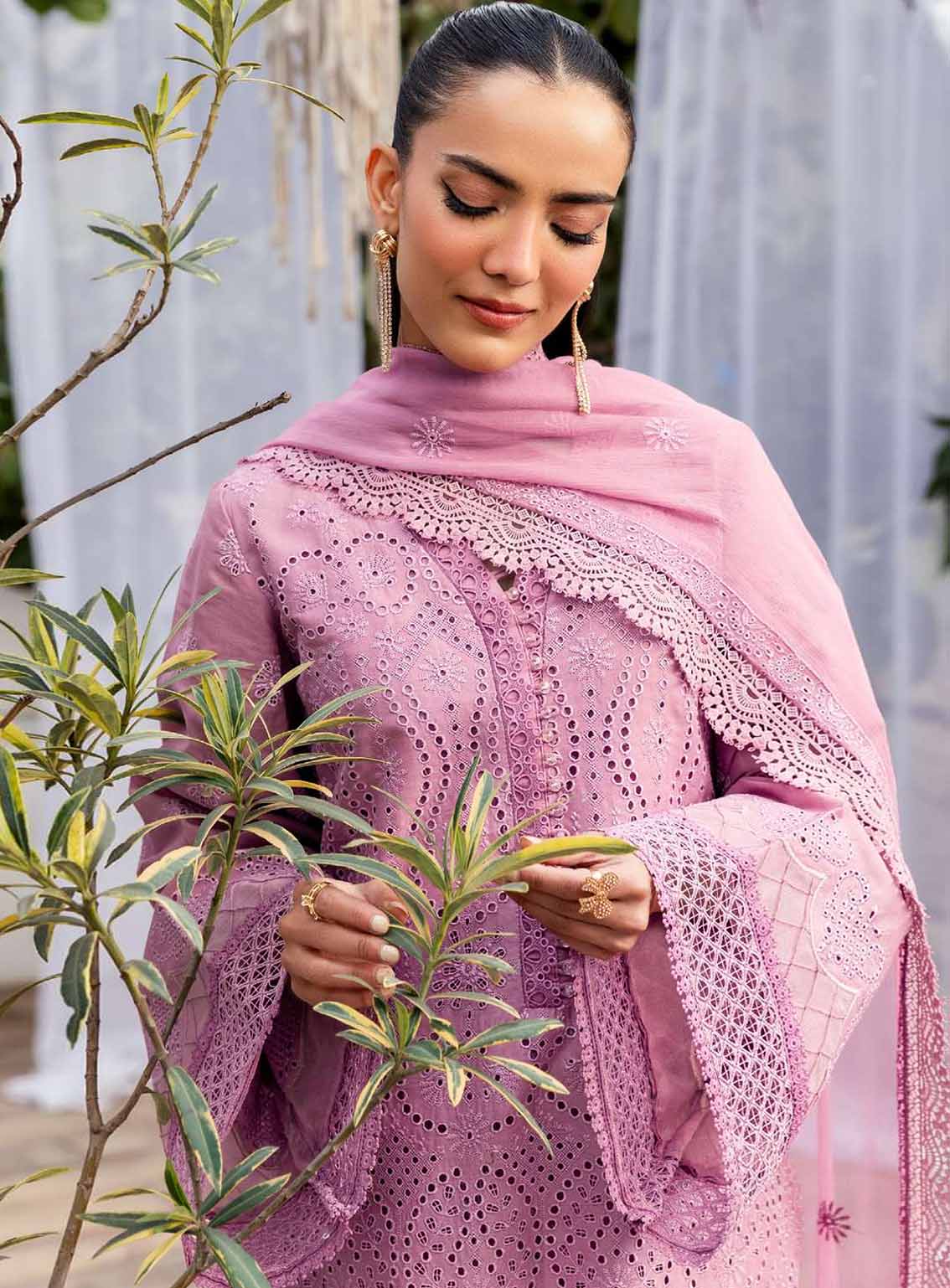 Motifz Premium Luxury Embroidered Lawn 3 Piece Unstitched Suit MT25PLELD2 D-5321 CIEL Motifz Premium Luxury Embroidered Lawn 3 Piece Unstitched Suit MT25PLELD2 D-5321 CIEL
