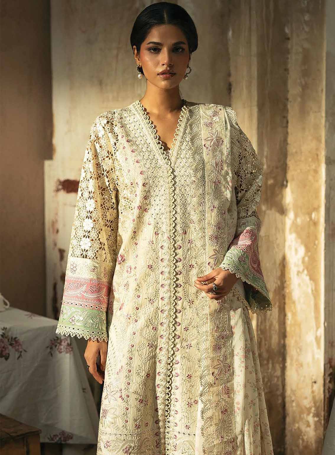 Mulaqaat By Afrozeh Embroidered Lawn 3 Piece Unstitched Suit AF25MFL D-08 MOHABBAT Mulaqaat By Afrozeh Embroidered Lawn 3 Piece Unstitched Suit AF25MFL D-08 MOHABBAT