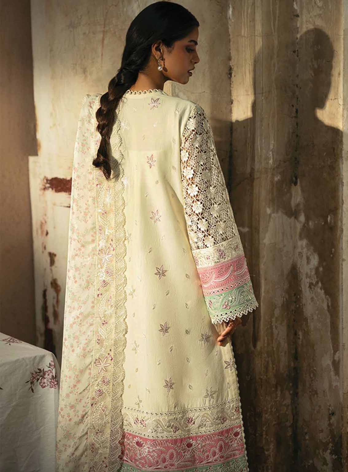 Mulaqaat By Afrozeh Embroidered Lawn 3 Piece Unstitched Suit AF25MFL D-08 MOHABBAT Mulaqaat By Afrozeh Embroidered Lawn 3 Piece Unstitched Suit AF25MFL D-08 MOHABBAT