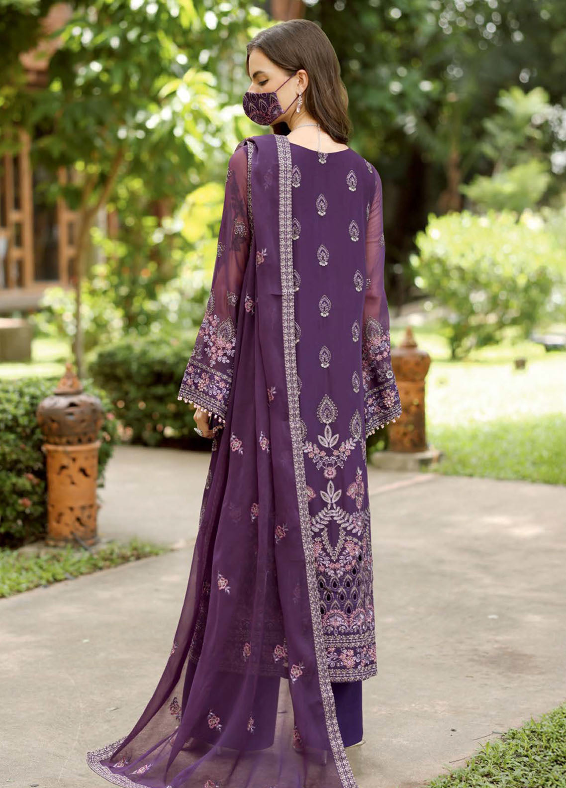 Naayab By Flossie Kuch Khas Embroidered Chiffon 3 Piece Unstitched Suit FL25NV1 D-K-101 Naayab By Flossie Kuch Khas Embroidered Chiffon 3 Piece Unstitched Suit FL25NV1 D-K-101