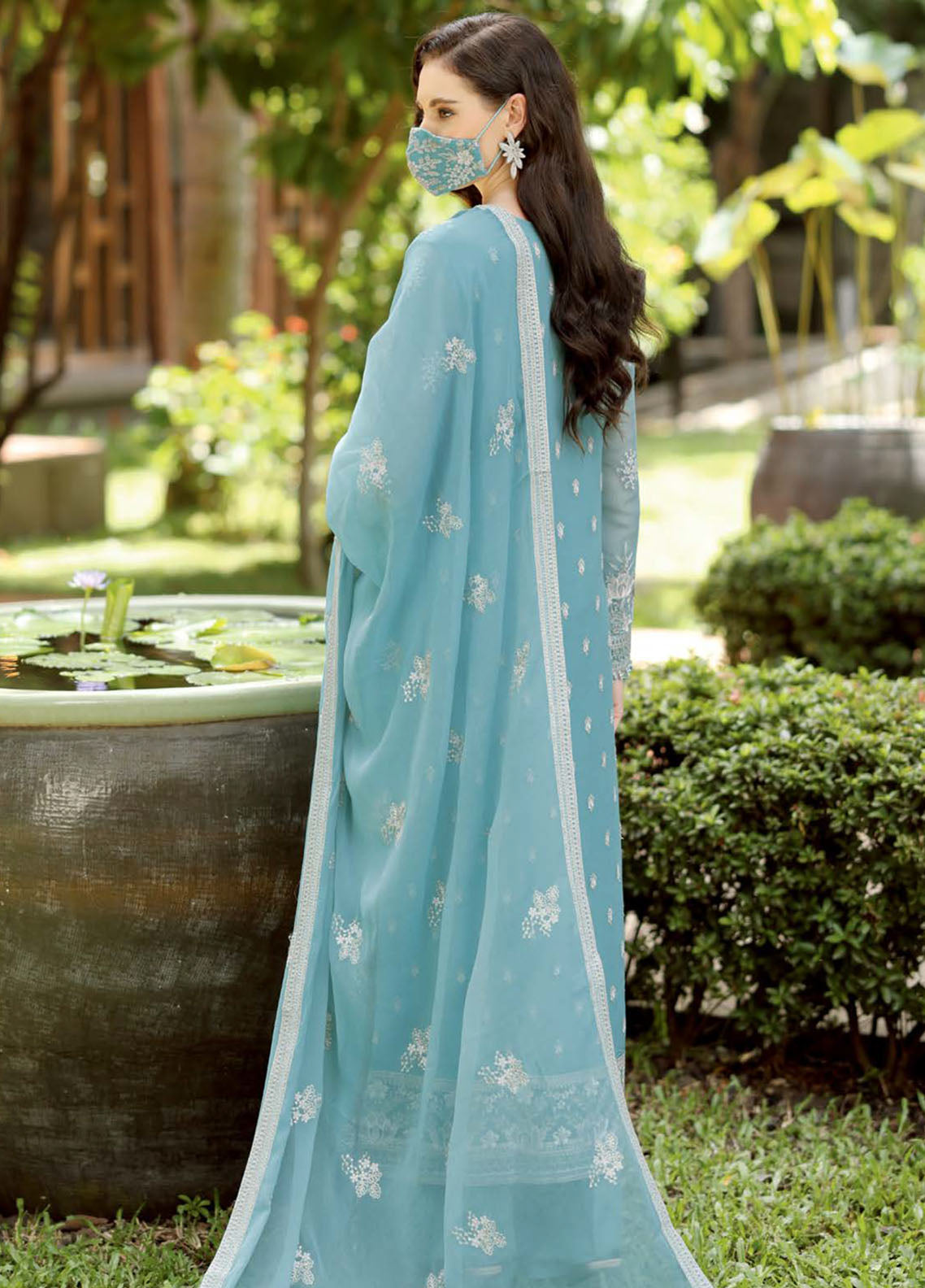 Naayab By Flossie Kuch Khas Embroidered Chiffon 3 Piece Unstitched Suit FL25NV1 D-K-104 Naayab By Flossie Kuch Khas Embroidered Chiffon 3 Piece Unstitched Suit FL25NV1 D-K-104