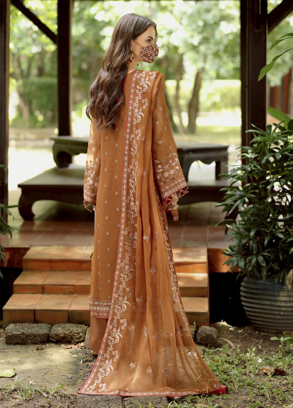 Naayab By Flossie Kuch Khas Embroidered Chiffon 3 Piece Unstitched Suit FL25NV1 D-K-109 Naayab By Flossie Kuch Khas Embroidered Chiffon 3 Piece Unstitched Suit FL25NV1 D-K-109