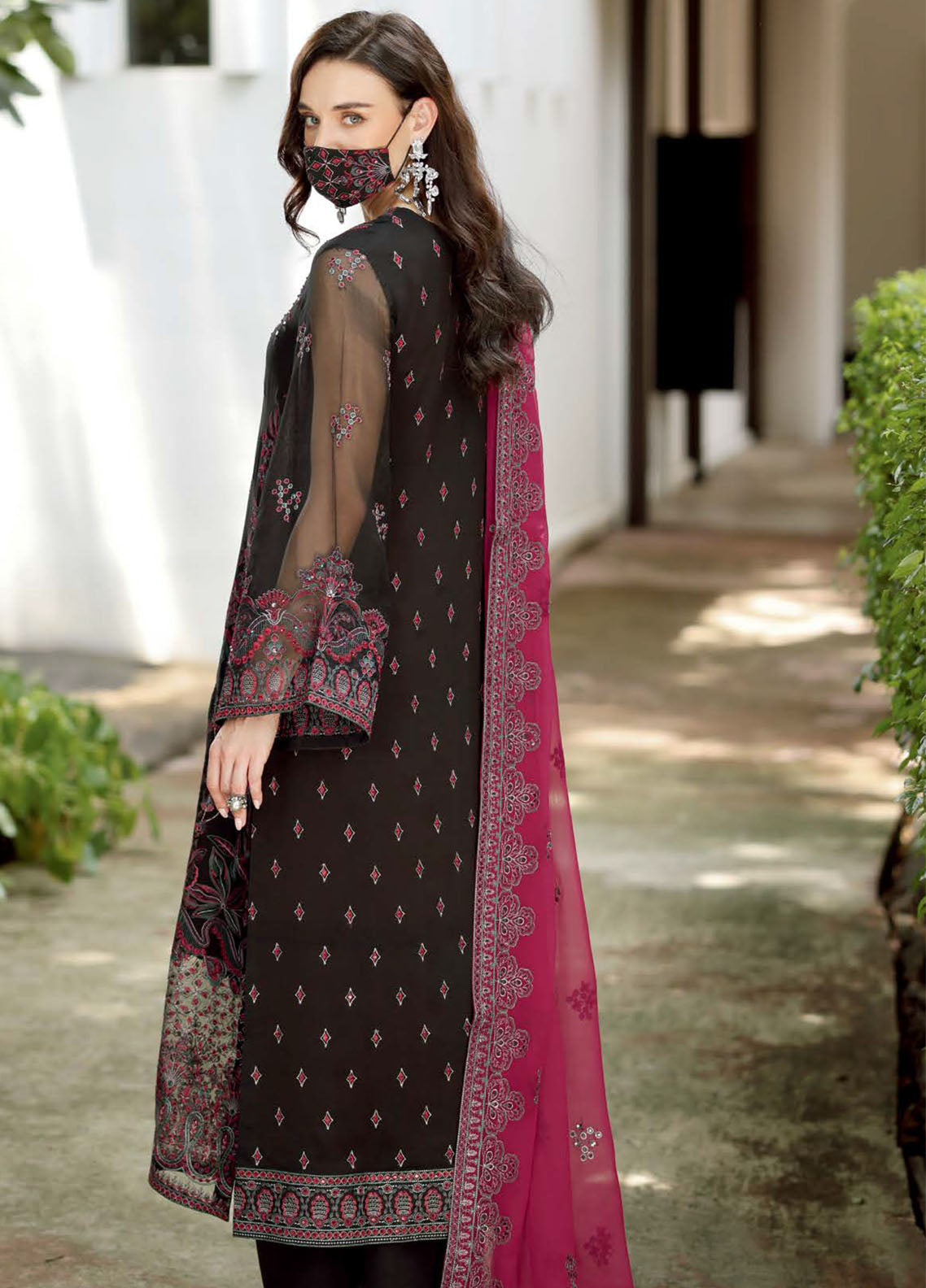 Naayab By Flossie Kuch Khas Embroidered Chiffon 3 Piece Unstitched Suit FL25NV1 D-K-110 Naayab By Flossie Kuch Khas Embroidered Chiffon 3 Piece Unstitched Suit FL25NV1 D-K-110