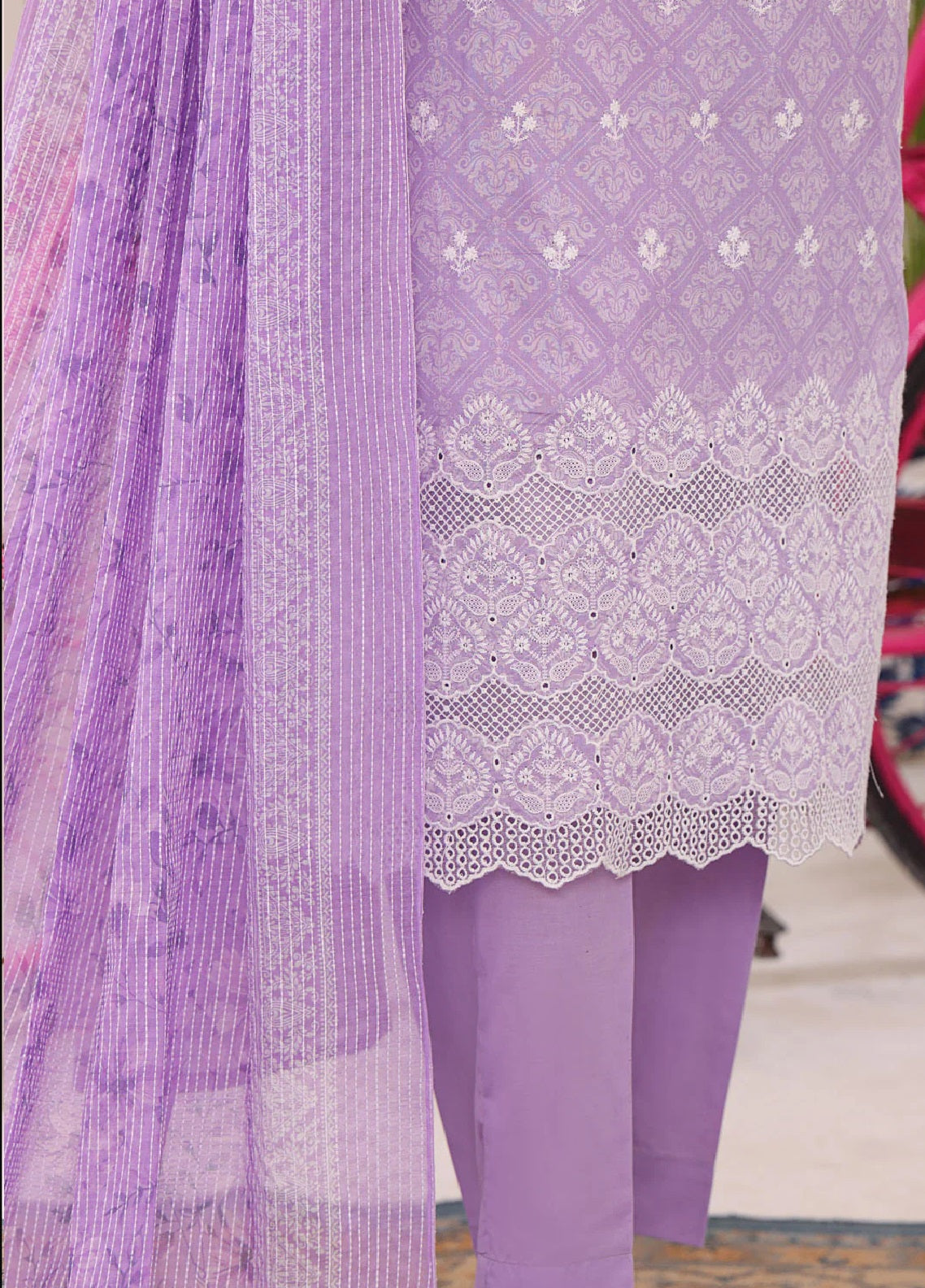 Nakshkari By HZ Textiles Embroidered Lawn 3 Piece Unstitched Suit HZ25NE NKE-559 Nakshkari By HZ Textiles Embroidered Lawn 3 Piece Unstitched Suit HZ25NE NKE-559