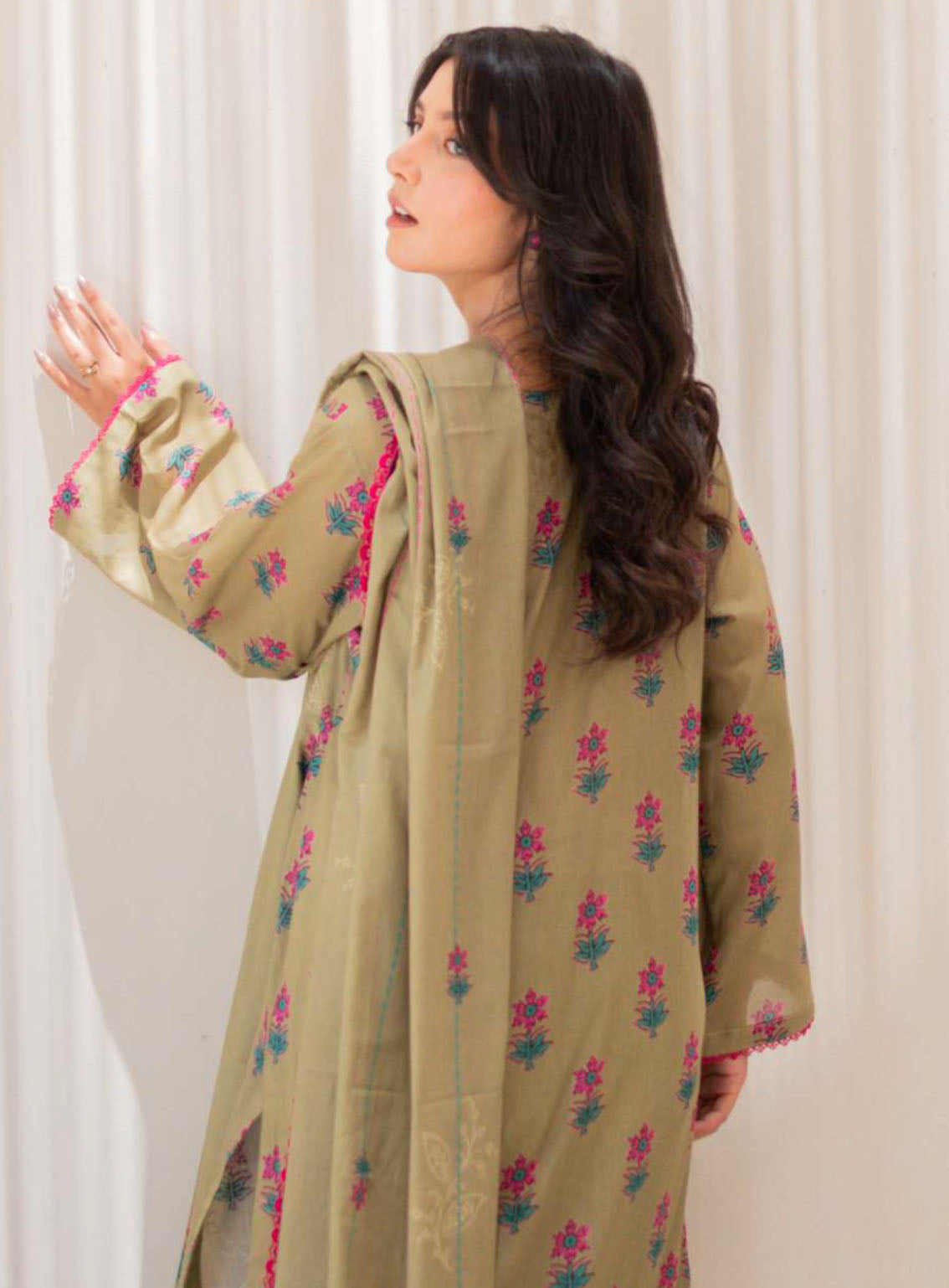 Naqsh By Rashid Textile Embroidered Lawn 3 Piece Unstitched Suit RT24NEL D-8484 Naqsh By Rashid Textile Embroidered Lawn 3 Piece Unstitched Suit RT24NEL D-8484