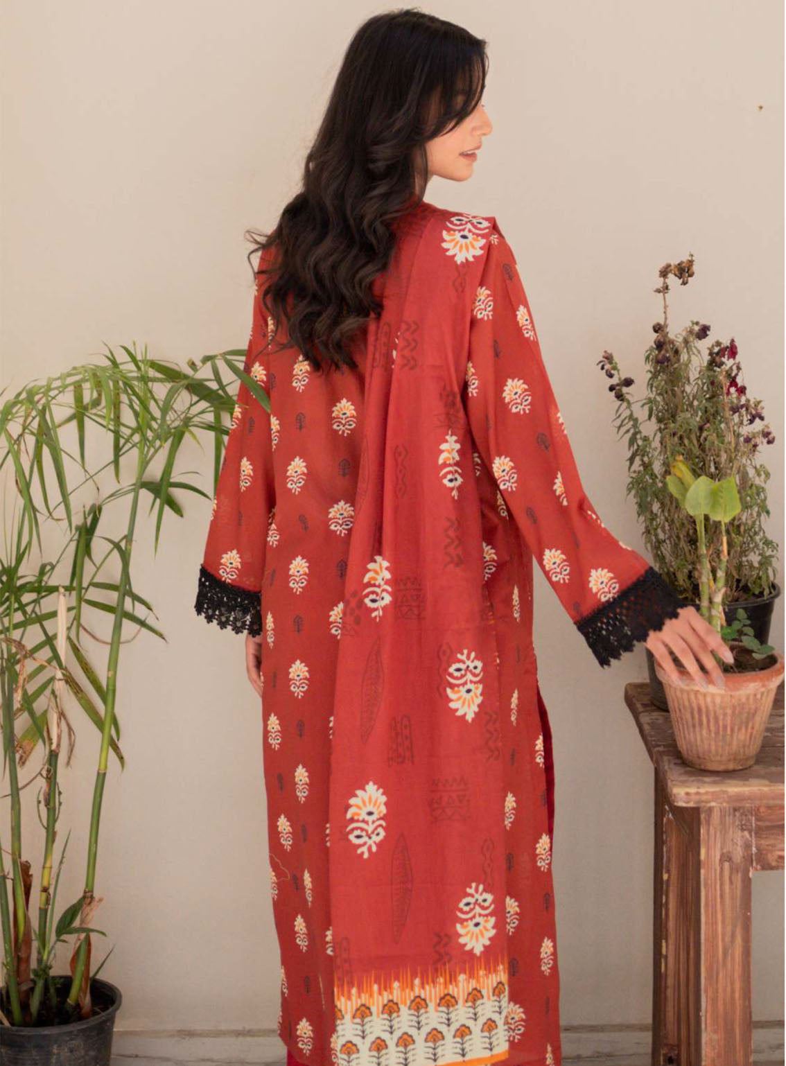 Naqsh By Rashid Textile Embroidered Lawn 3 Piece Unstitched Suit RT24NEL D-8485 Naqsh By Rashid Textile Embroidered Lawn 3 Piece Unstitched Suit RT24NEL D-8485