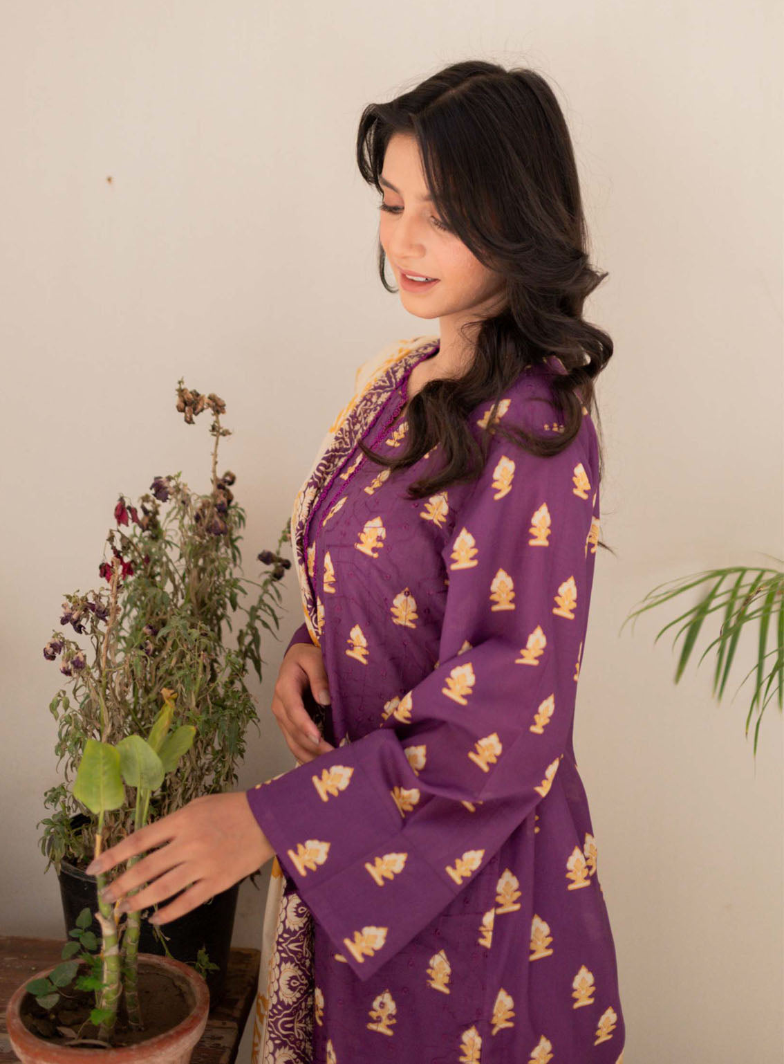 Naqsh By Rashid Textile Embroidered Lawn 3 Piece Unstitched Suit RT24NEL D-8489 Naqsh By Rashid Textile Embroidered Lawn 3 Piece Unstitched Suit RT24NEL D-8489