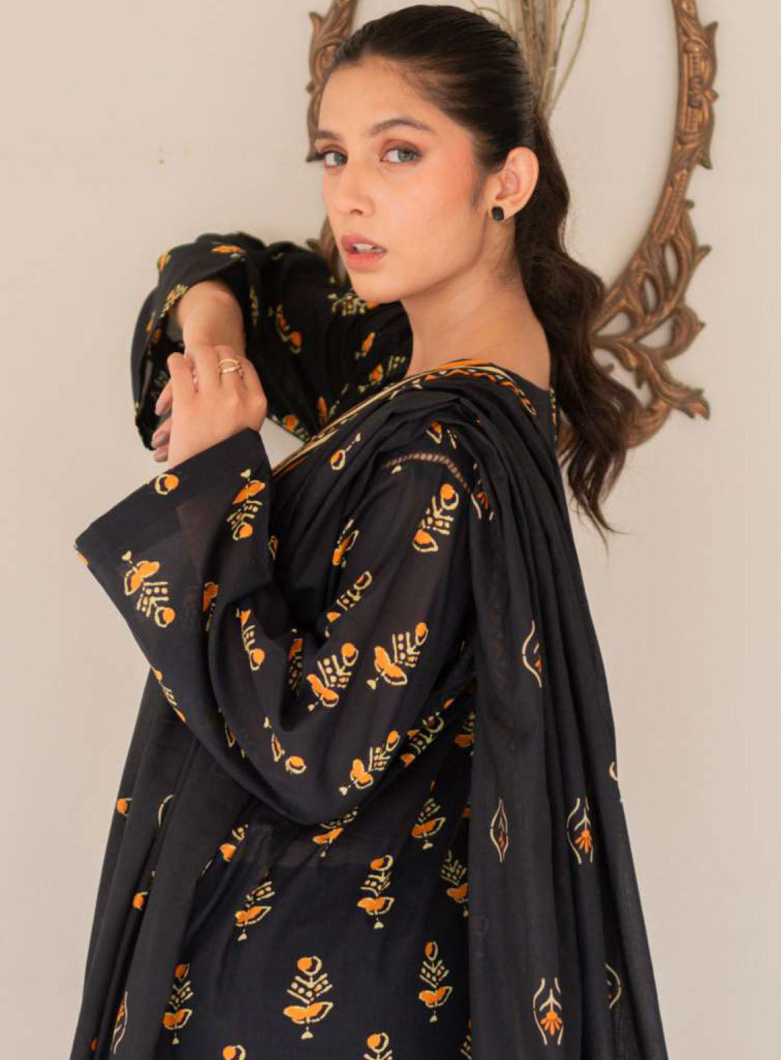 Naqsh By Rashid Textile Embroidered Lawn 3 Piece Unstitched Suit RT24NEL D-8490 Naqsh By Rashid Textile Embroidered Lawn 3 Piece Unstitched Suit RT24NEL D-8490