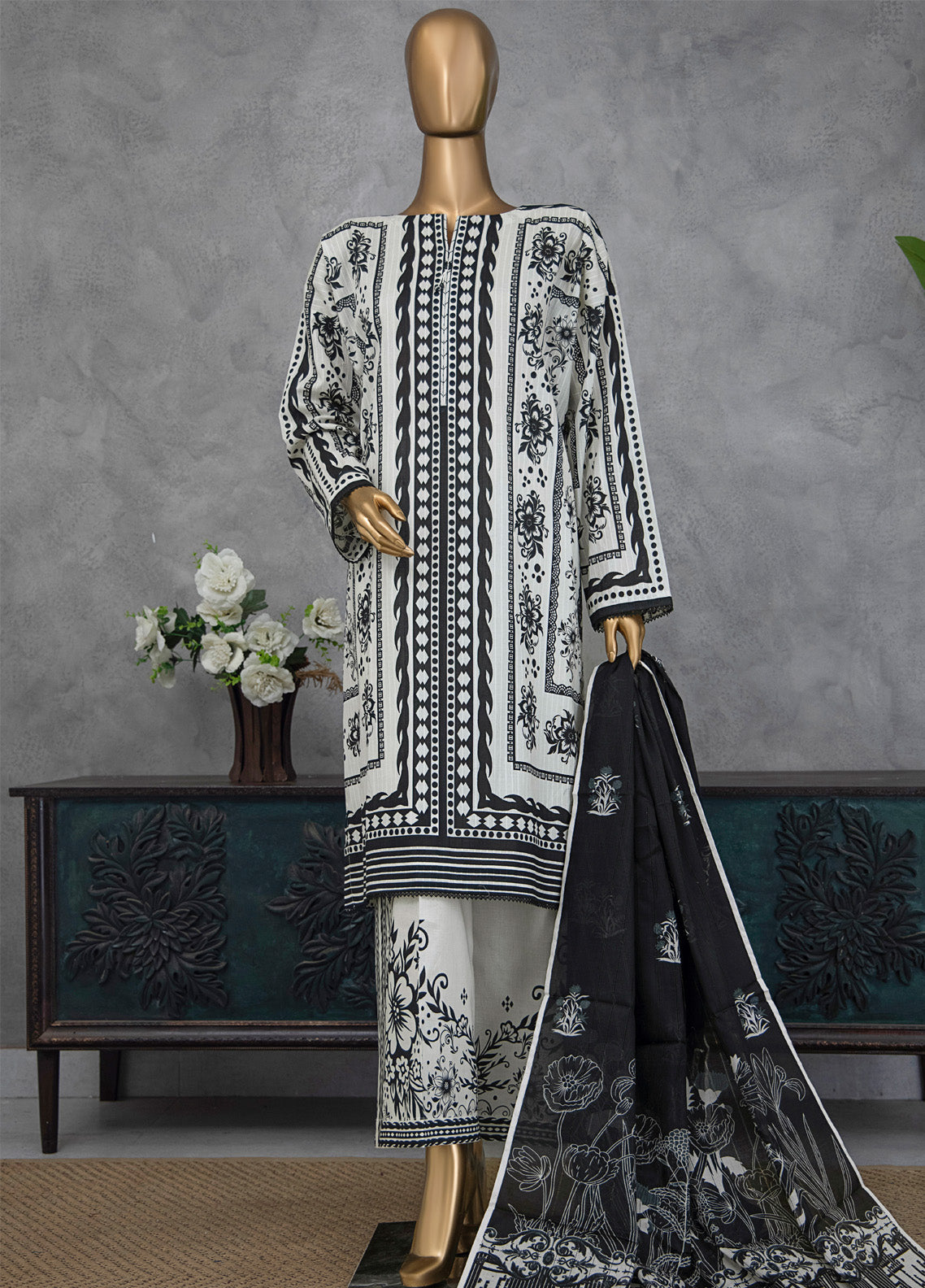 Nayab By HZ Textile Embroidered Lawn 3 Piece Unstitched Suit HZ25NEV3 NPE-01 Nayab By HZ Textile Embroidered Lawn 3 Piece Unstitched Suit HZ25NEV3 NPE-01