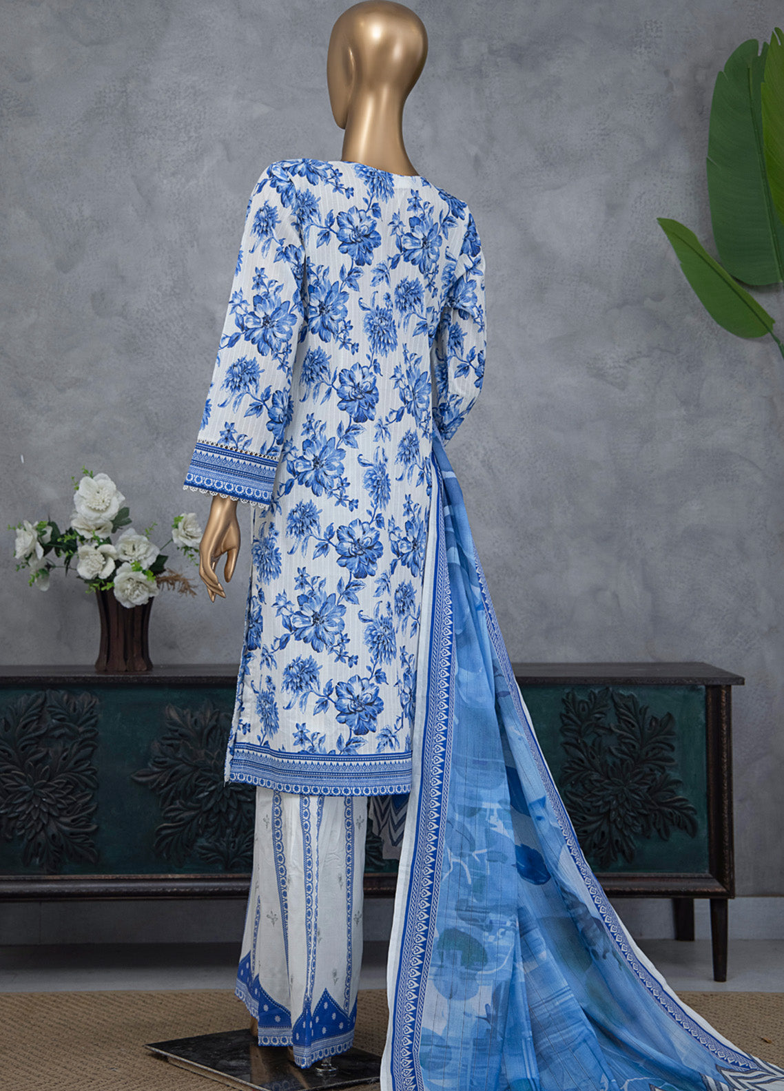 Nayab By HZ Textile Embroidered Lawn 3 Piece Unstitched Suit HZ25NEV3 NPE-02 Nayab By HZ Textile Embroidered Lawn 3 Piece Unstitched Suit HZ25NEV3 NPE-02